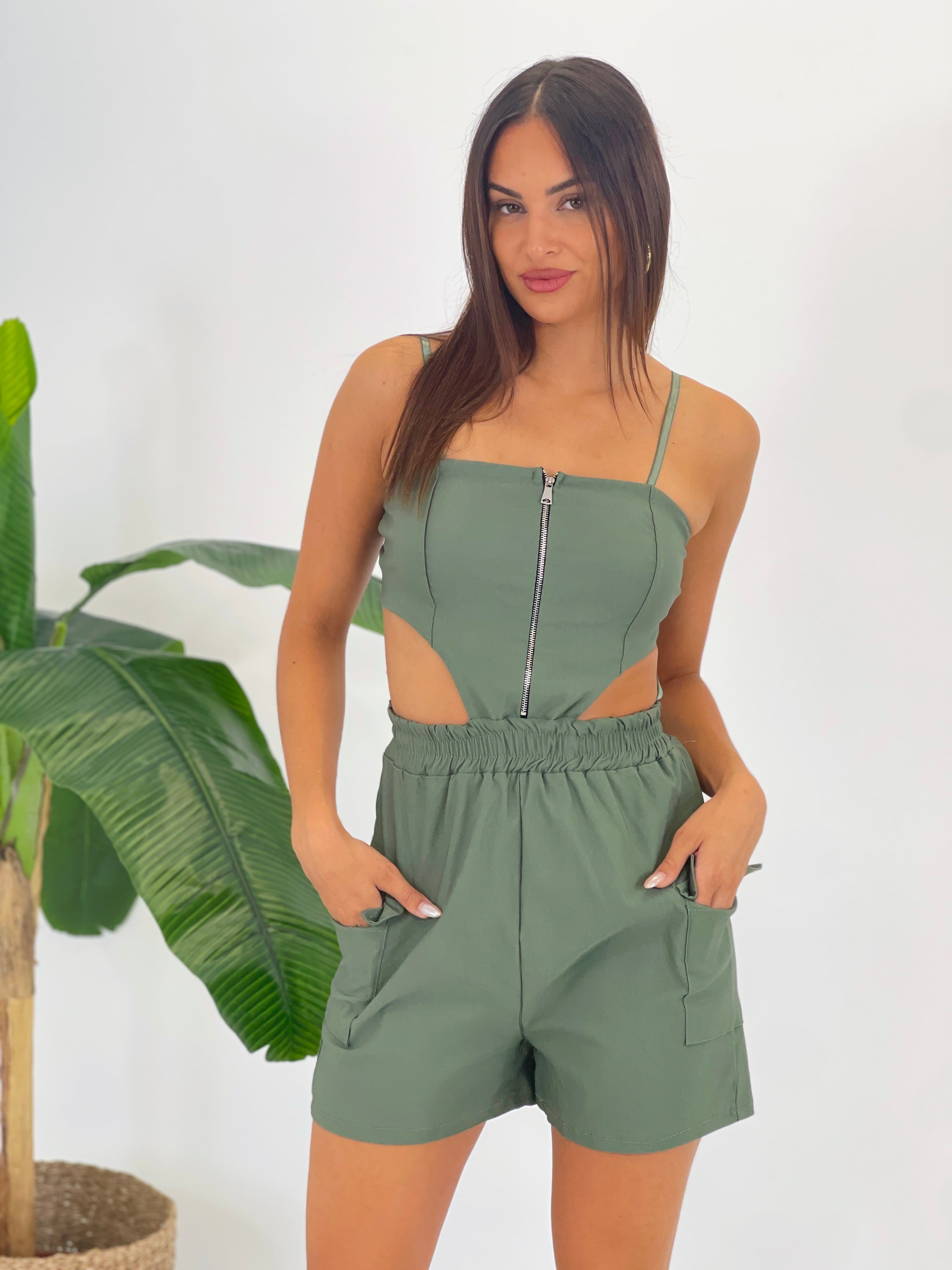 Mono short découpé