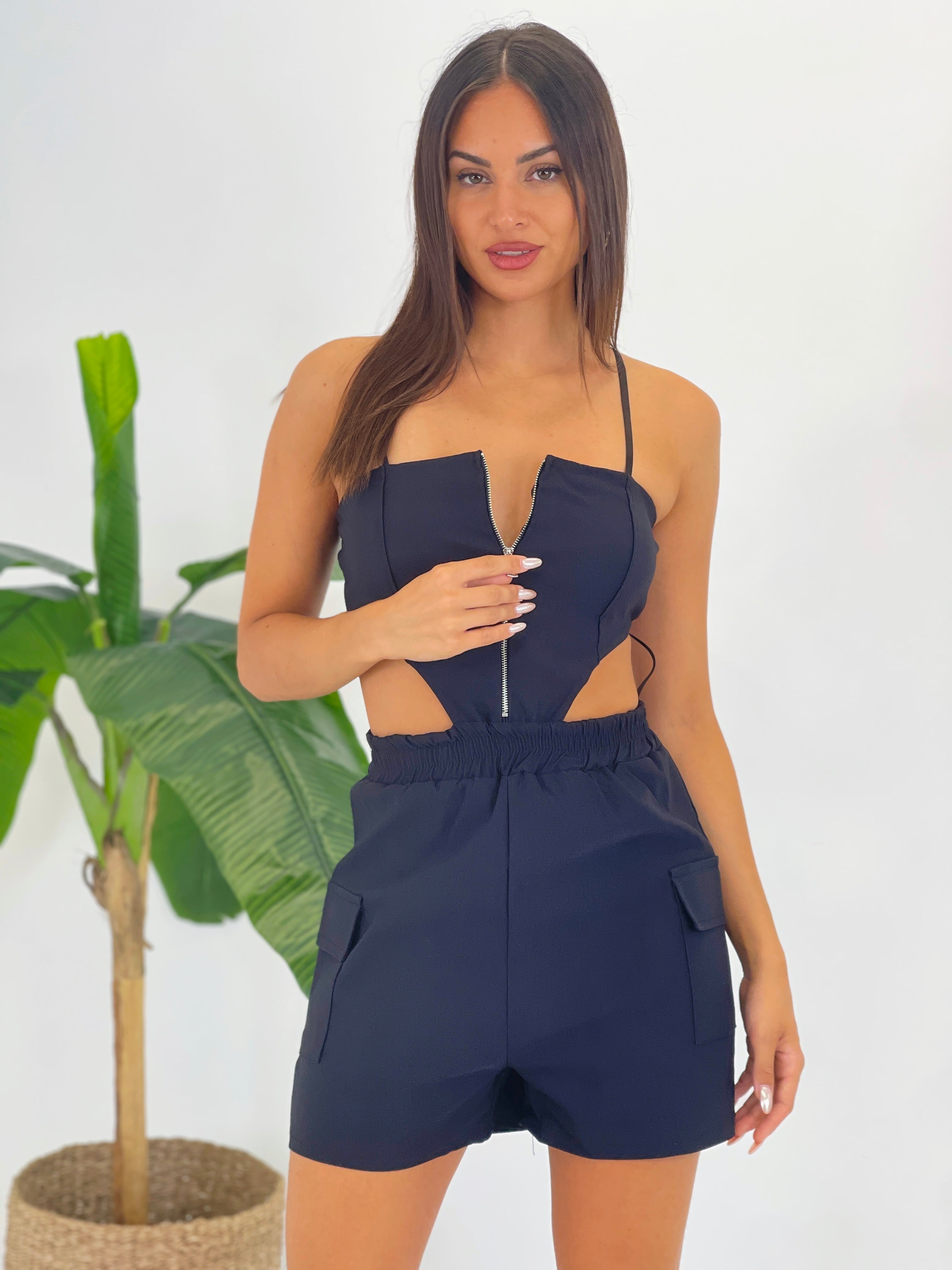 Mono short découpé