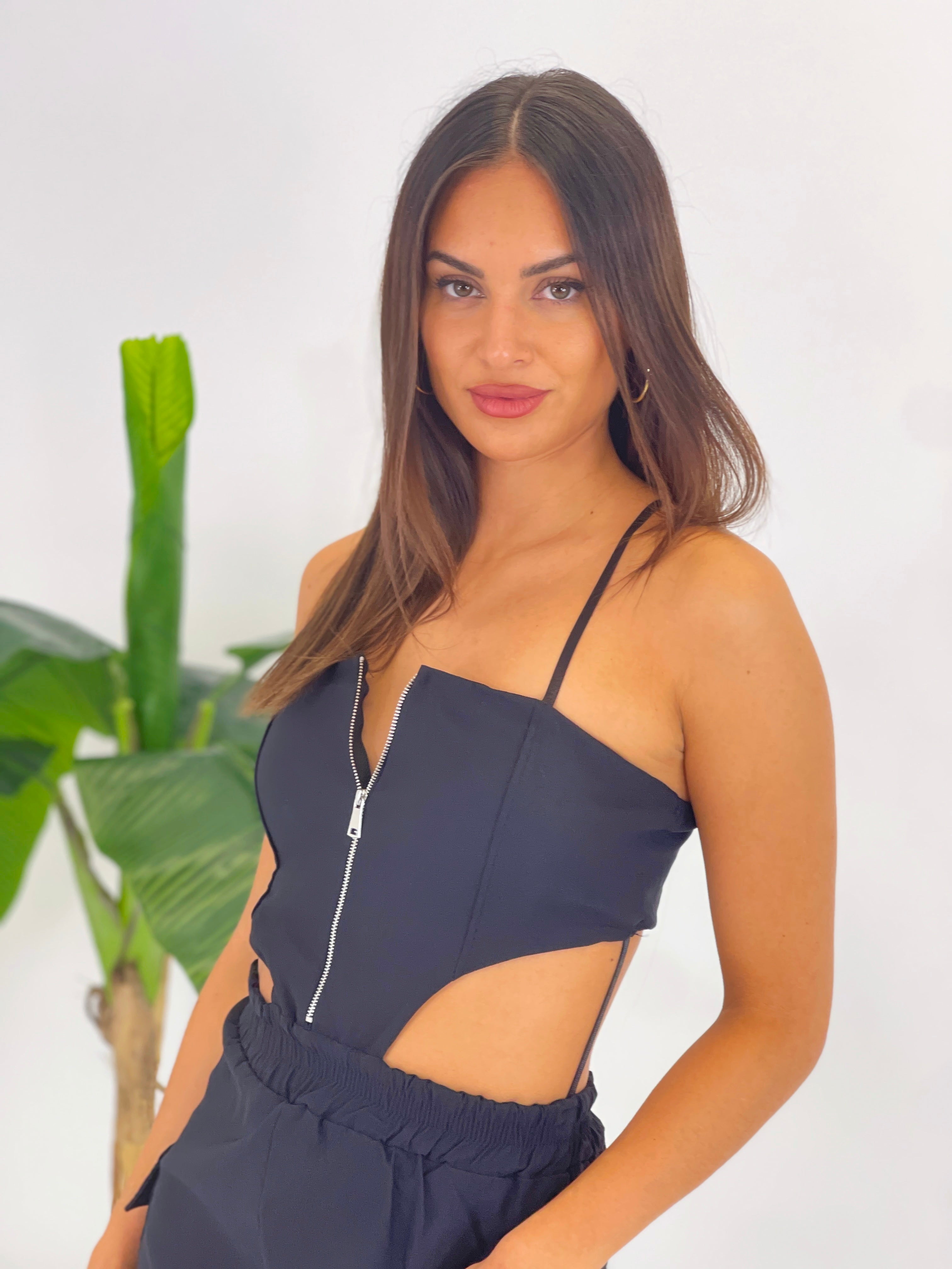 Mono short découpé