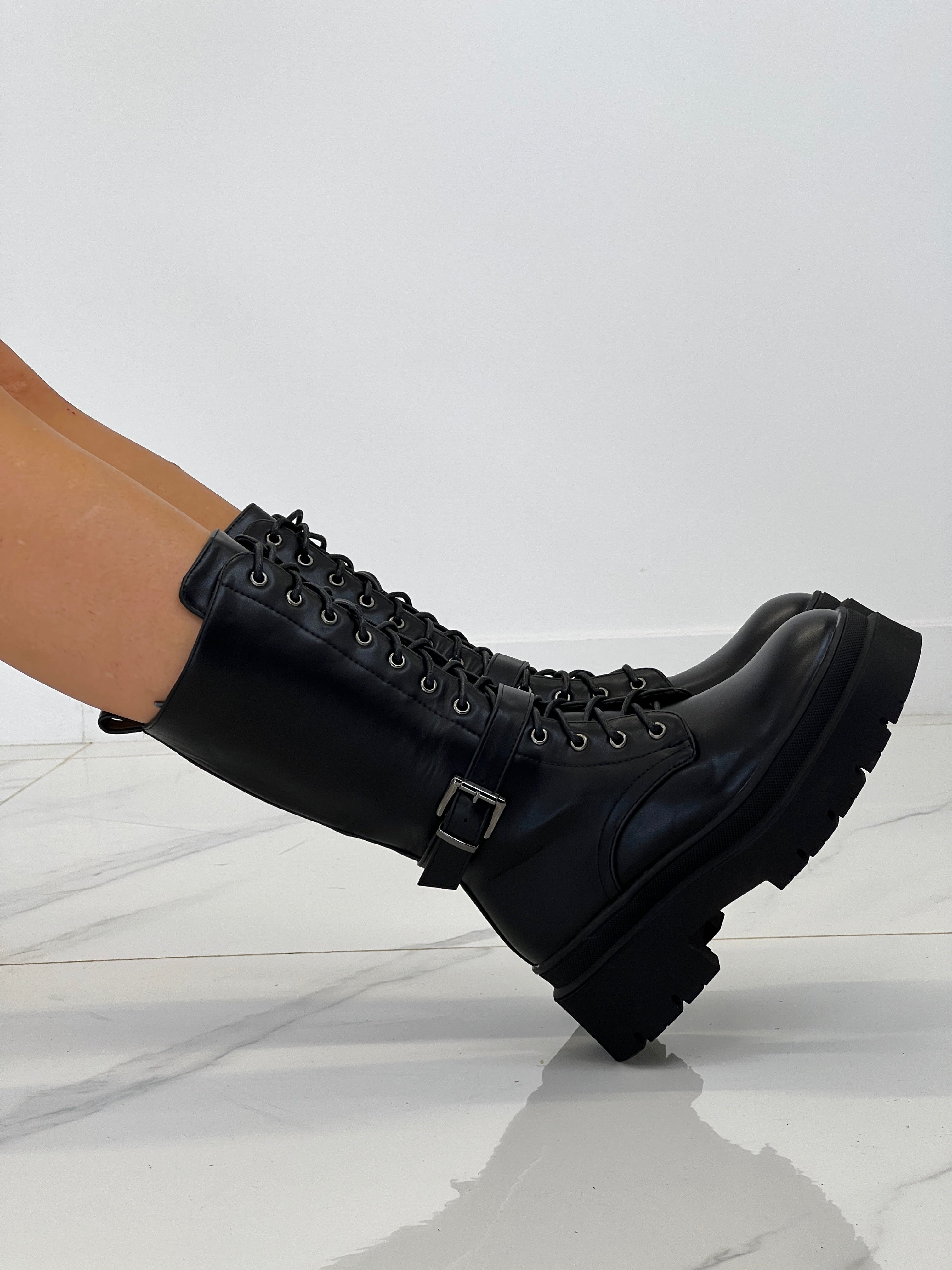 Bota planas track Luxor