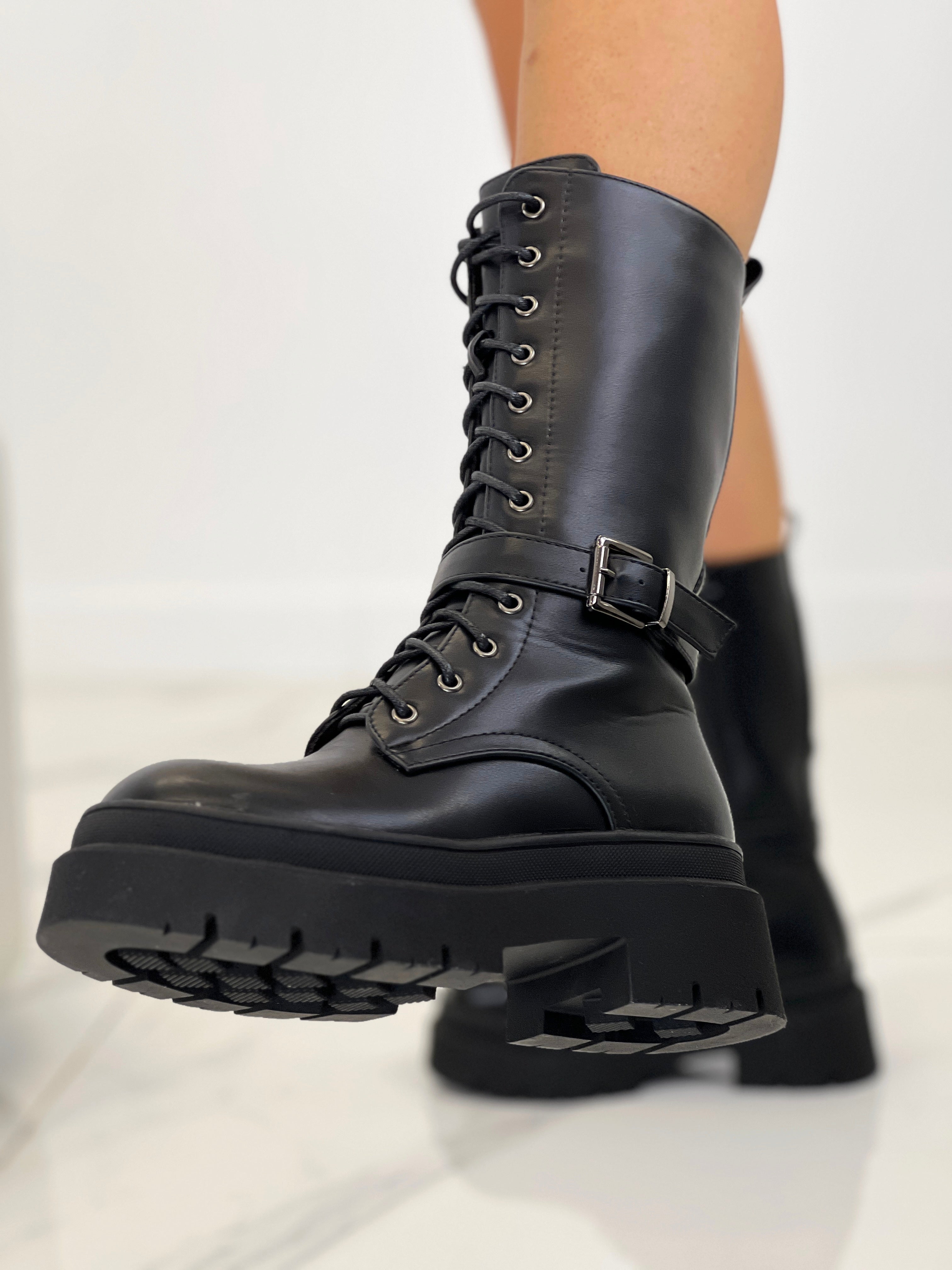 Bota planas track Luxor