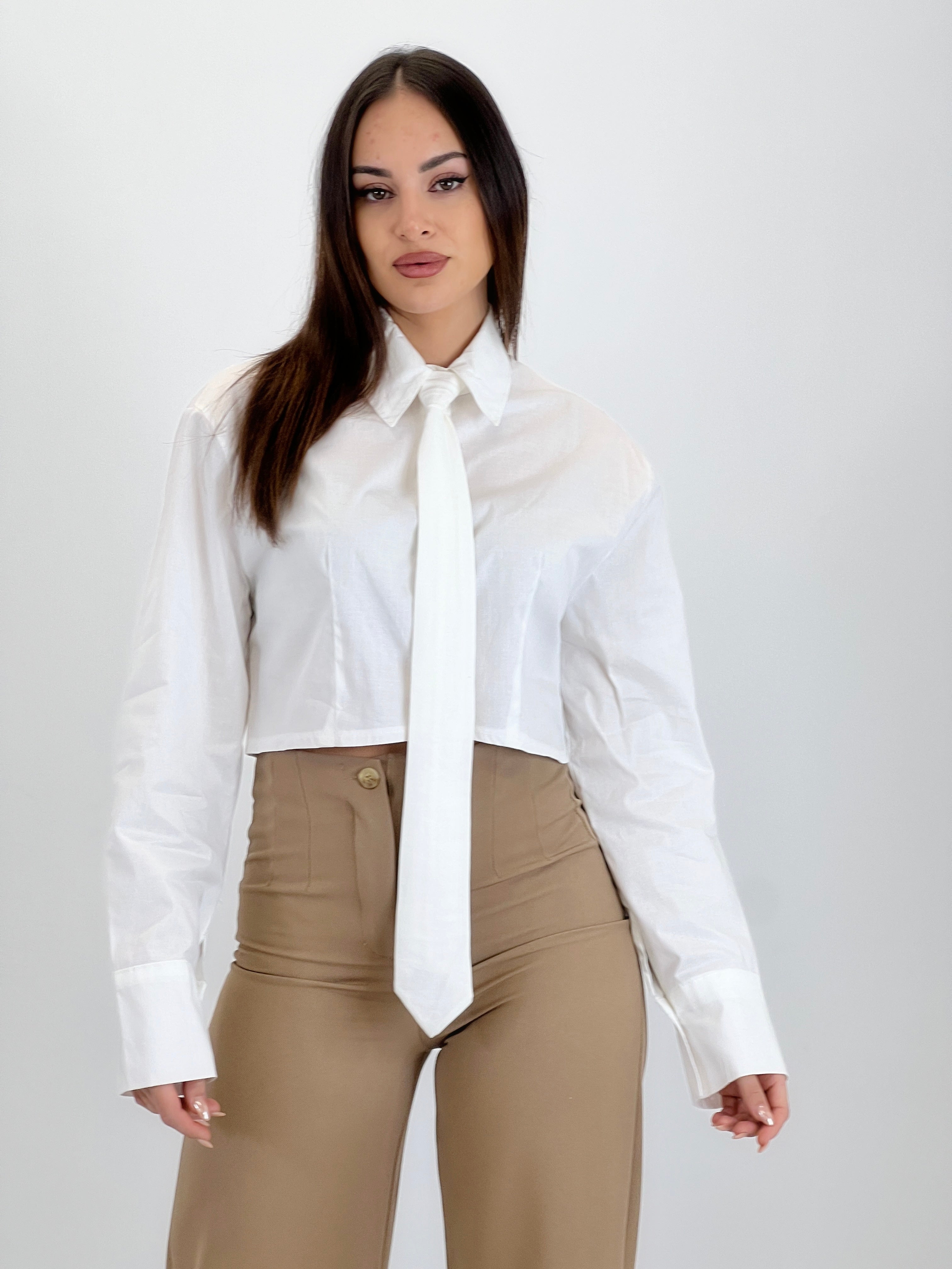 Camisa crop corbata