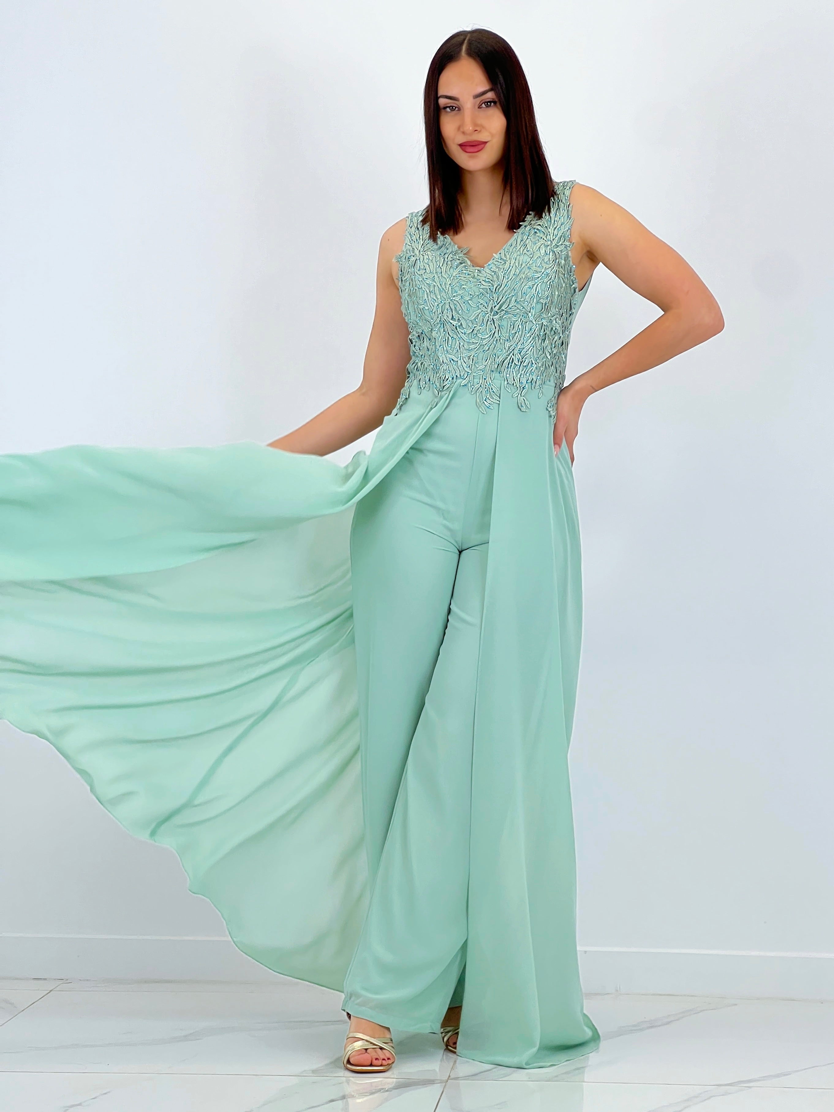 Mono con capa pedrería Inés