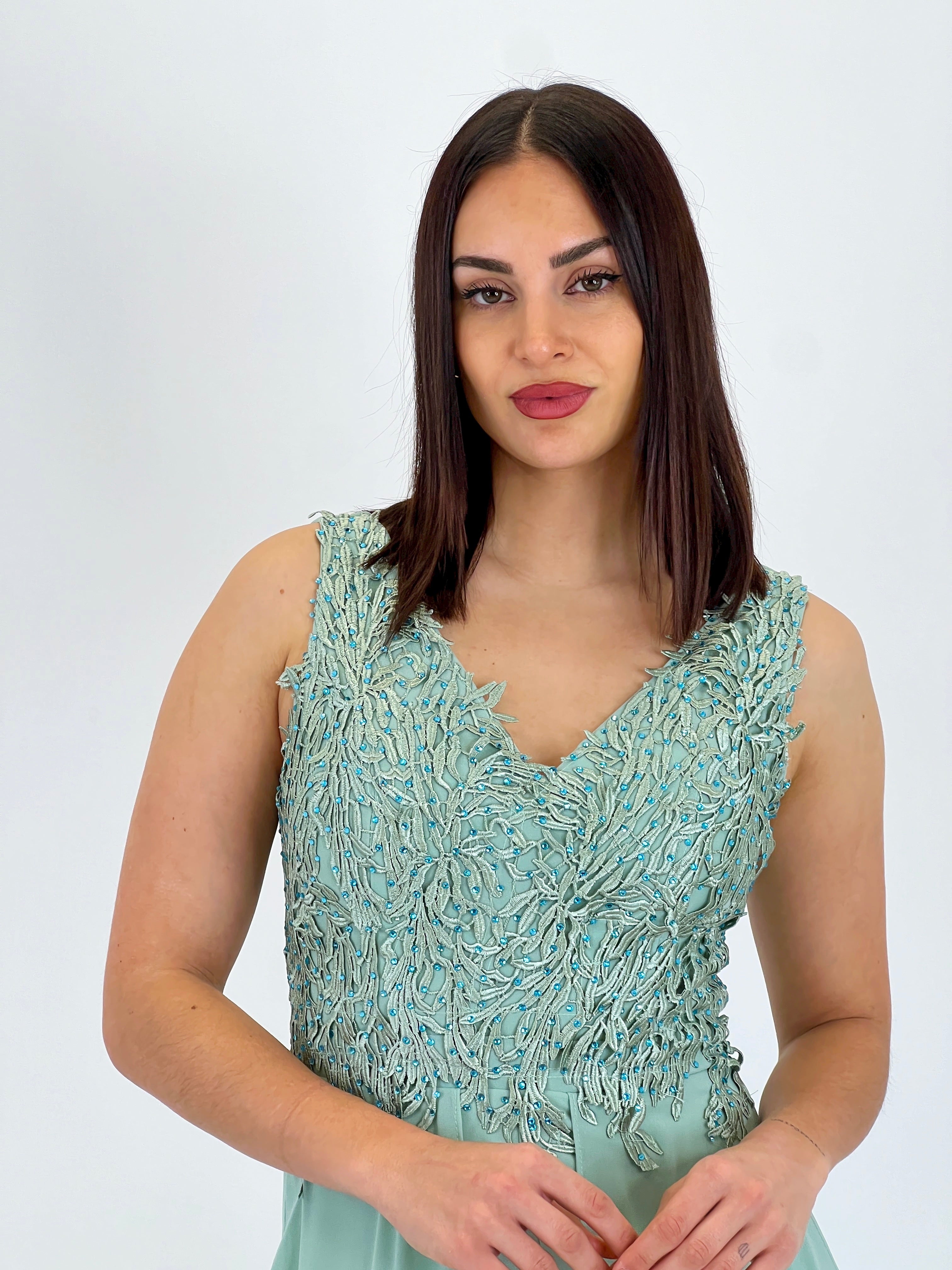 Mono con capa pedrería Inés