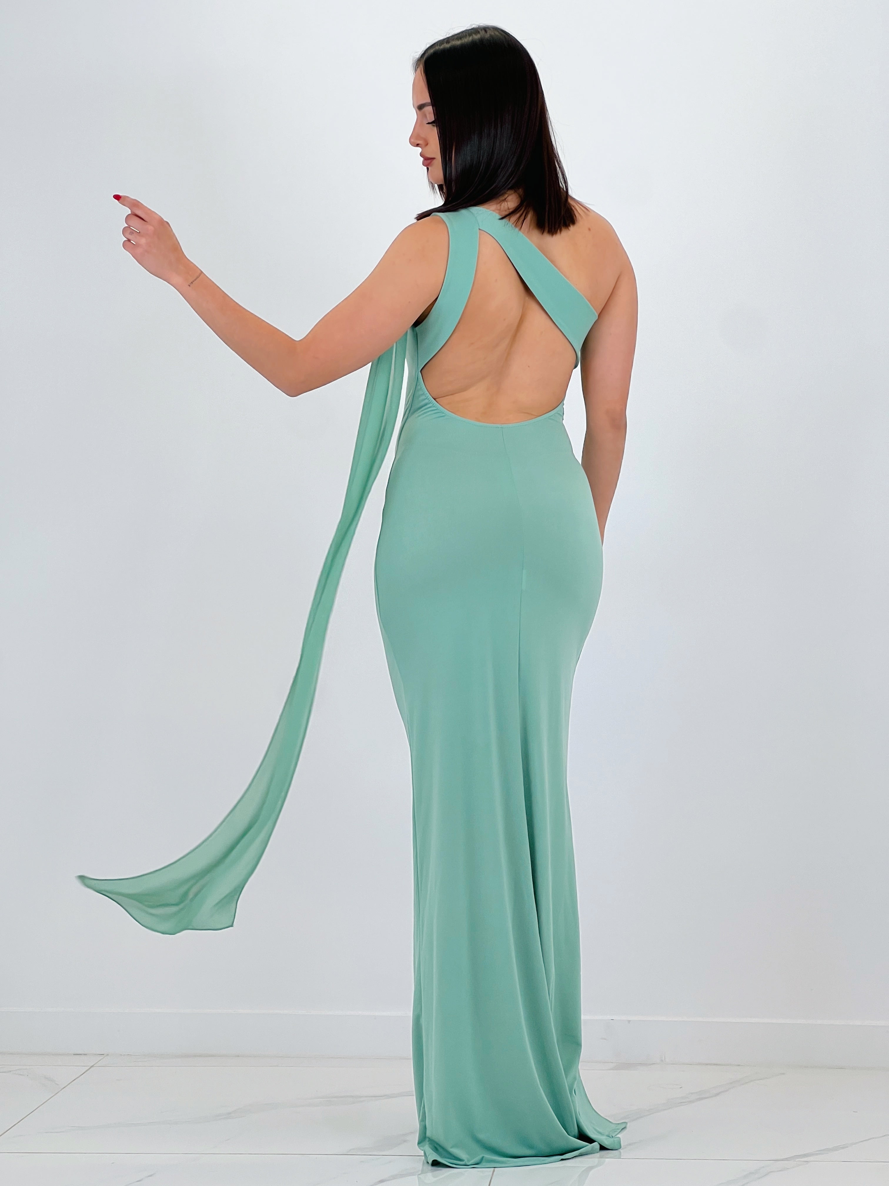 Vestido asimétrico con chal Yone