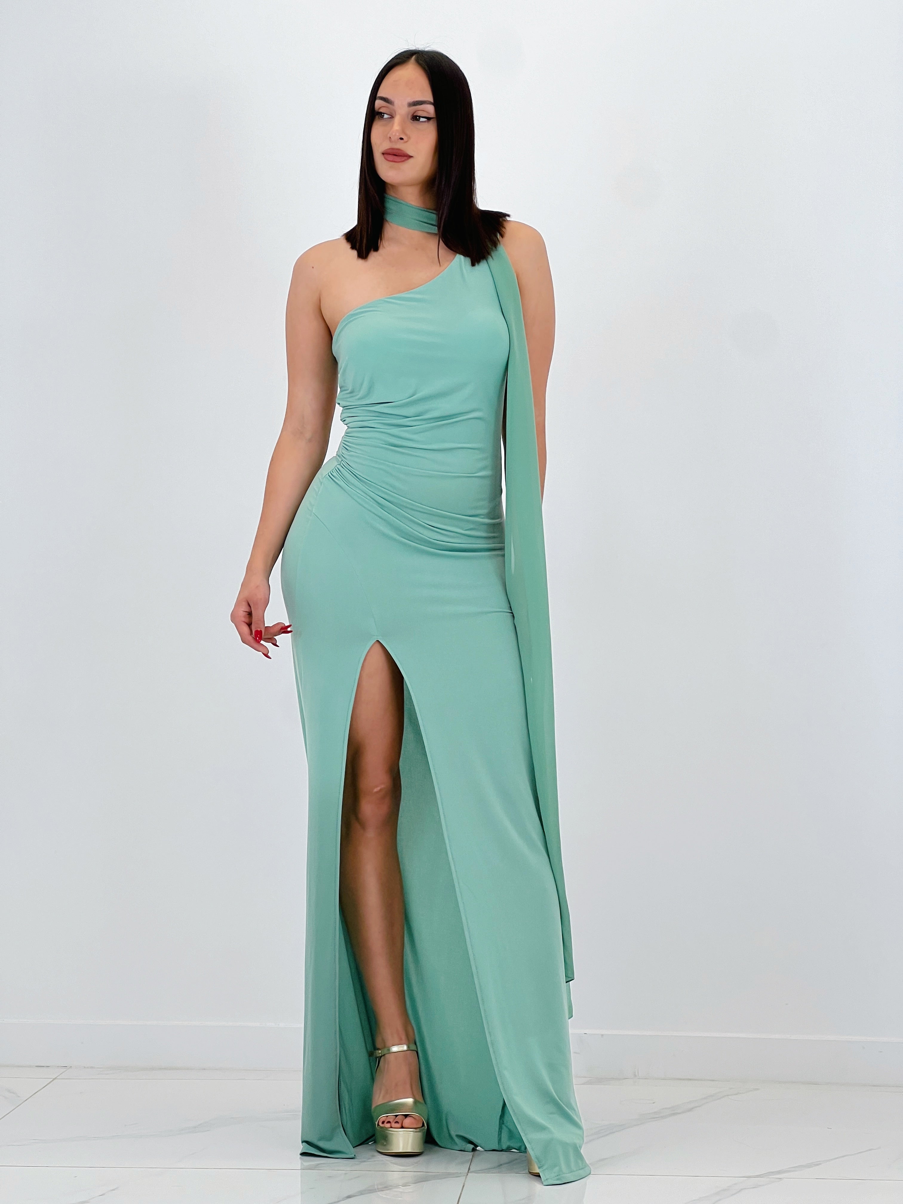 Vestido asimétrico con chal Yone