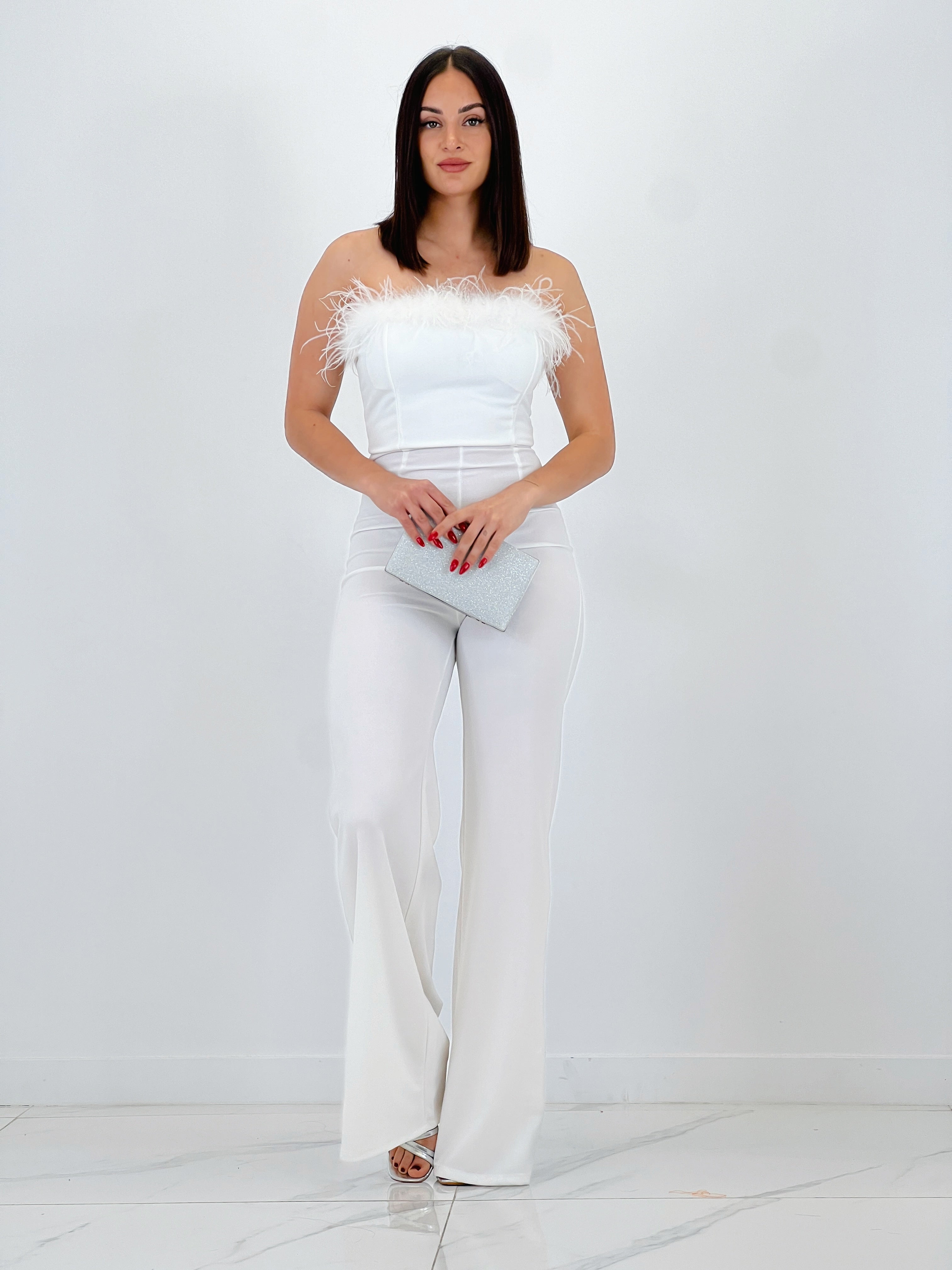 Mono crepscuba plumas