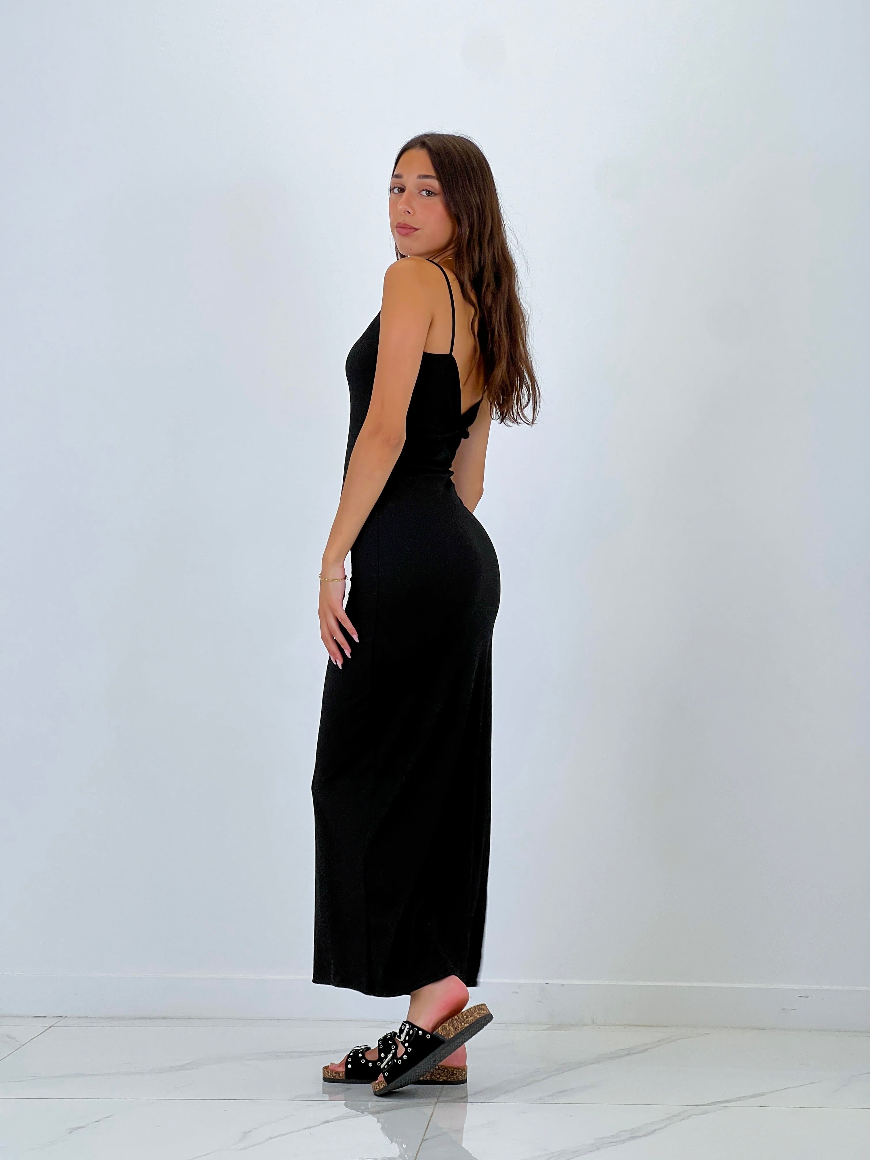 Flat sandal with buckles