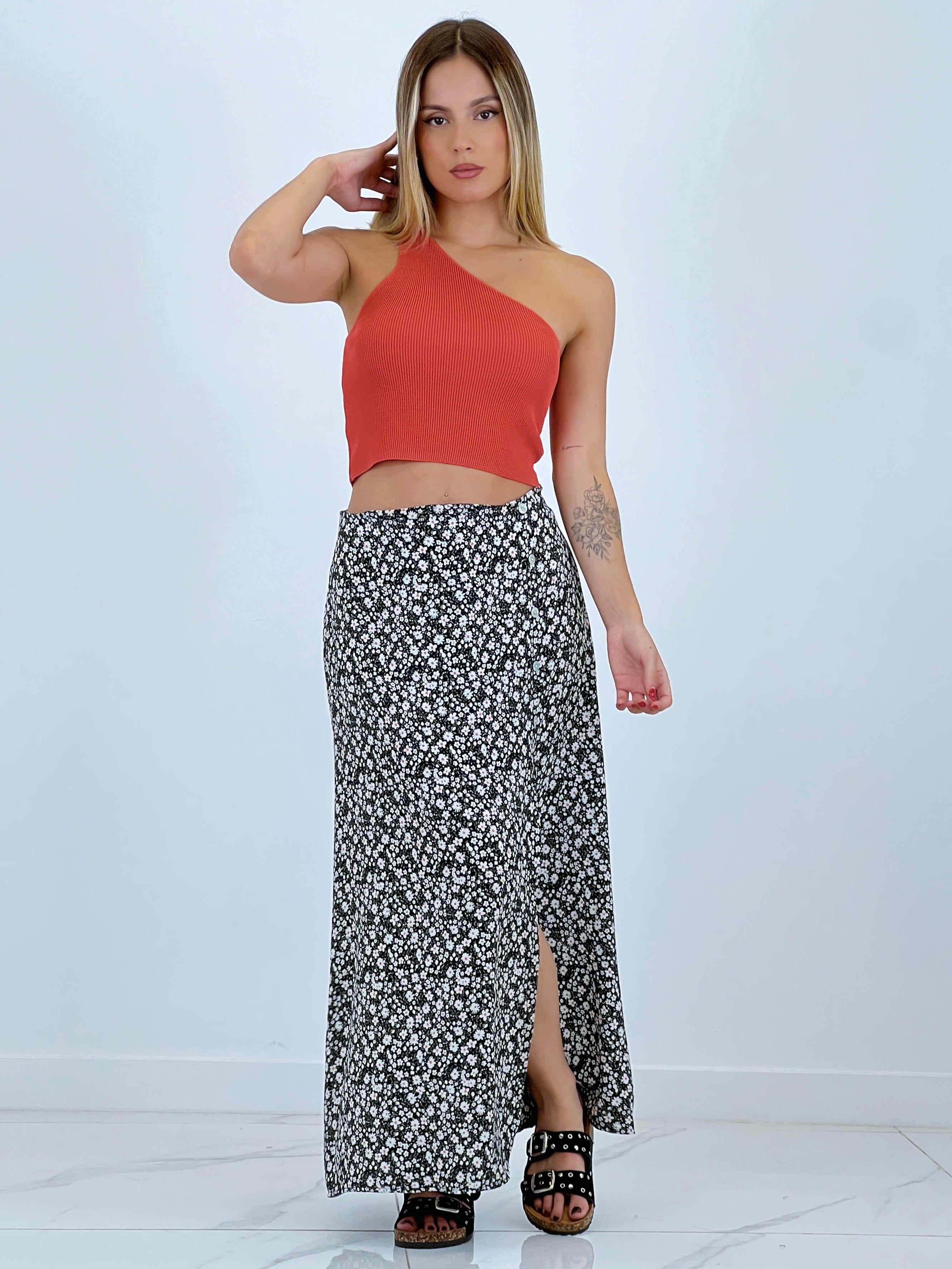 Faldilla llarga amb flors