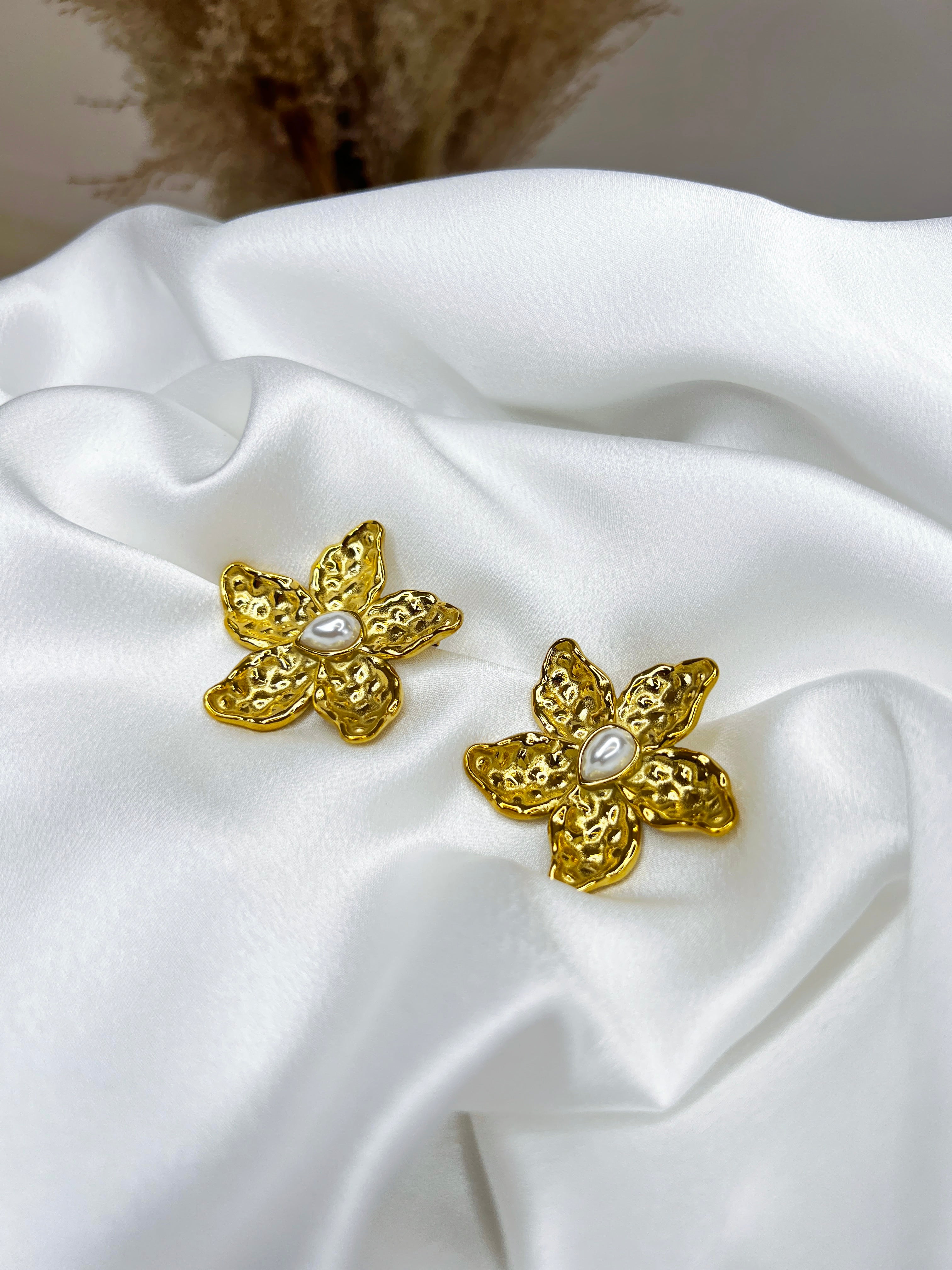 Pearl flower earrings