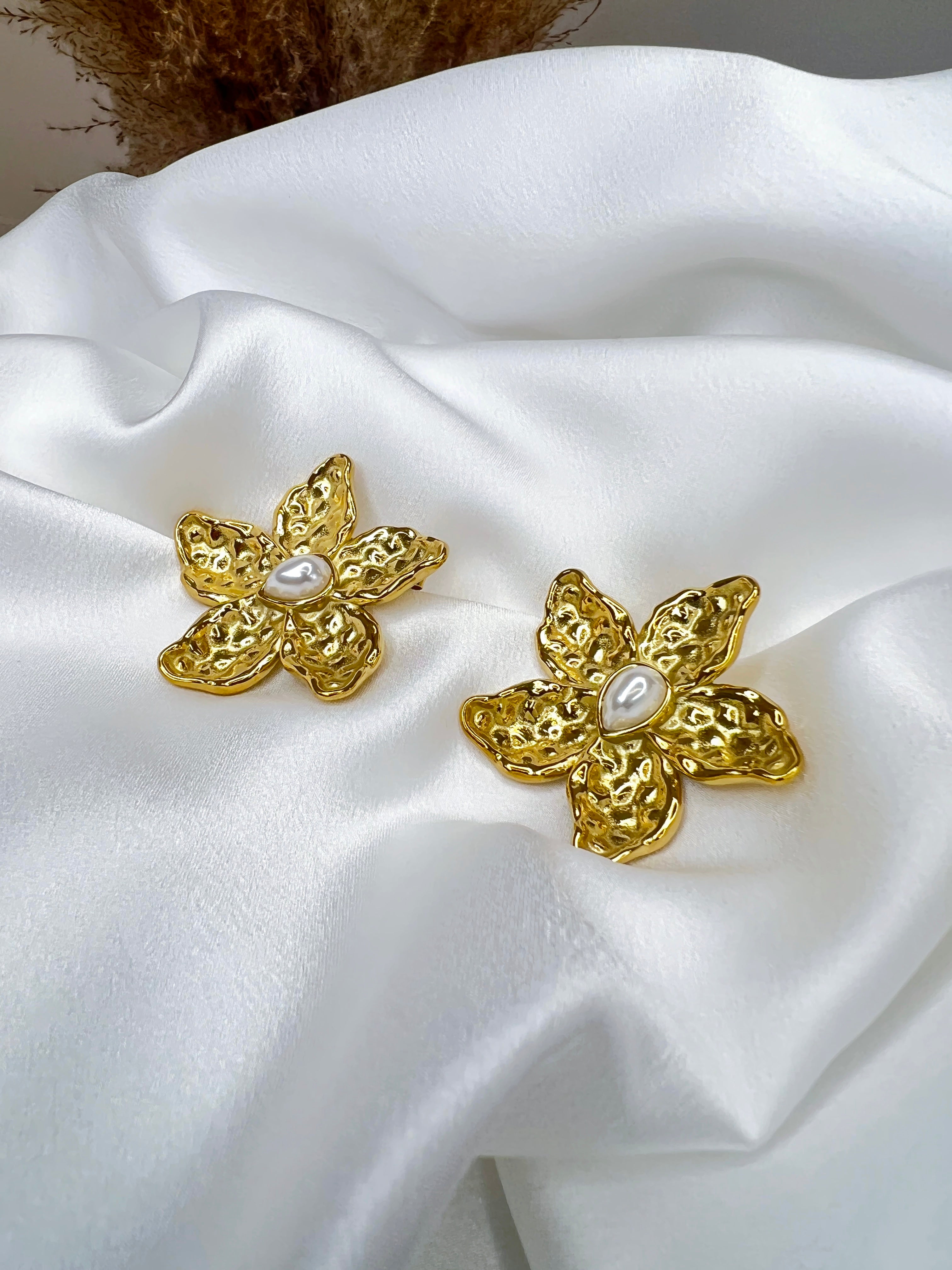 Pearl flower earrings