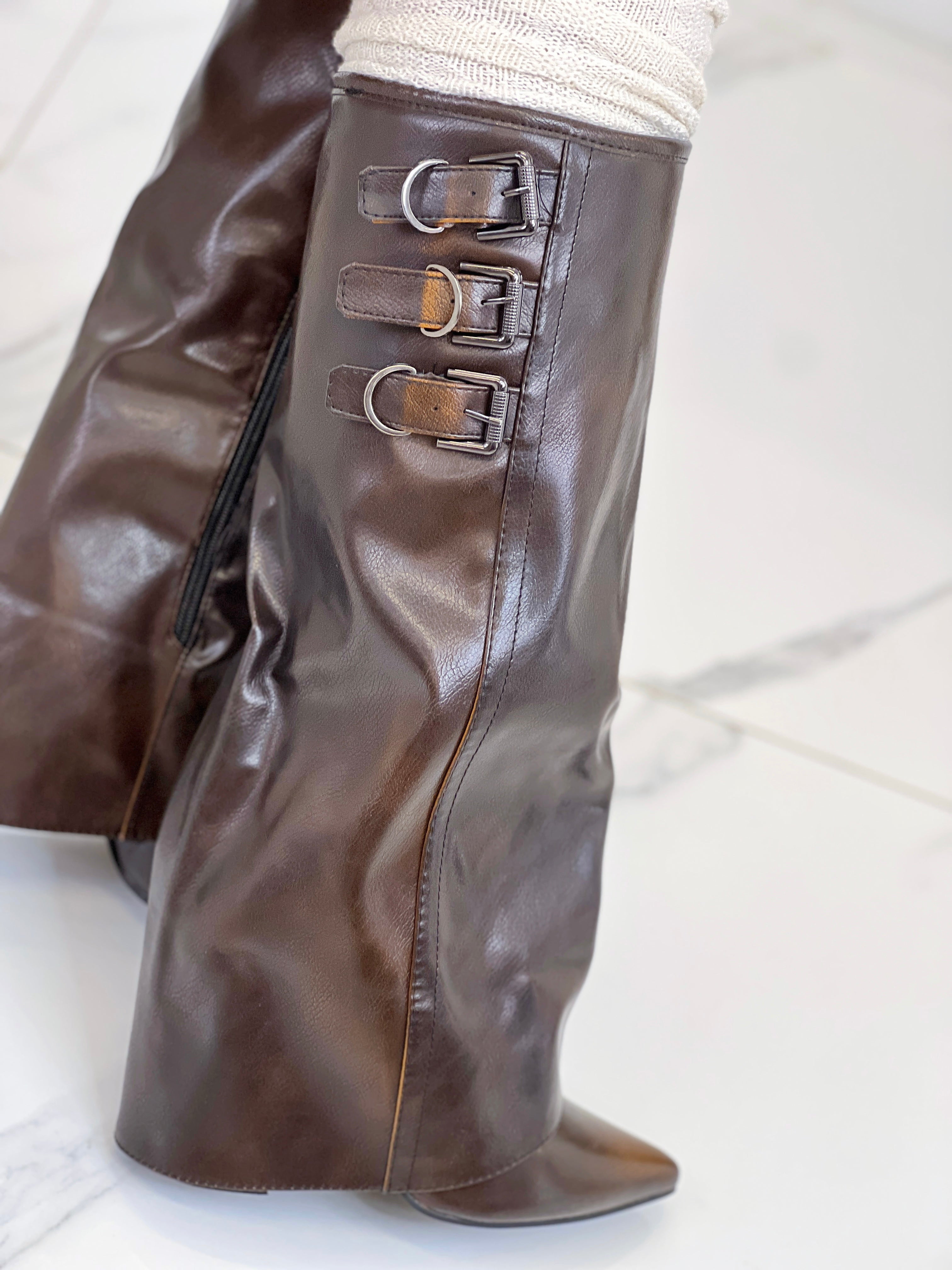 Bota polaina hebillas