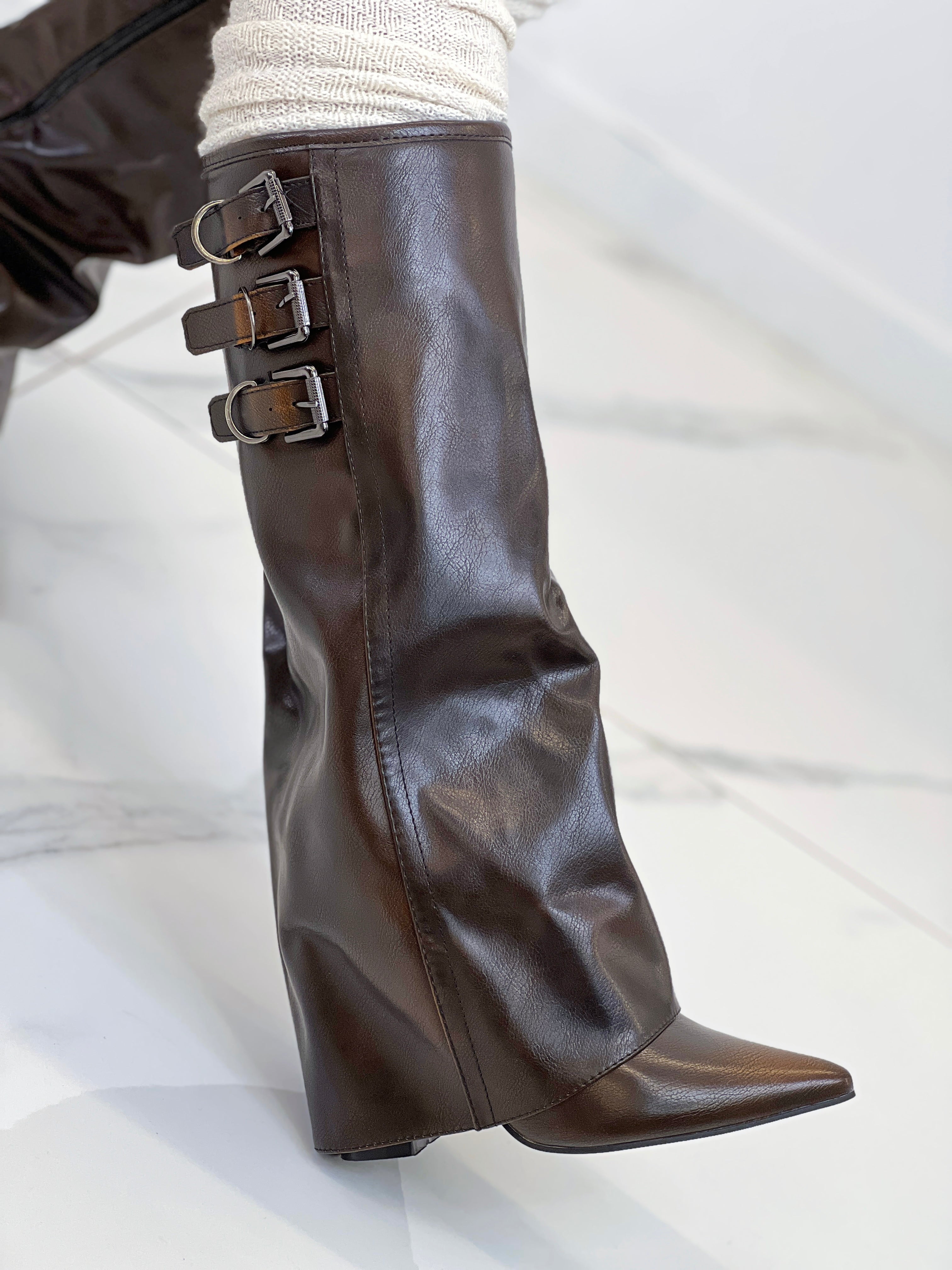 Bota polaina hebillas