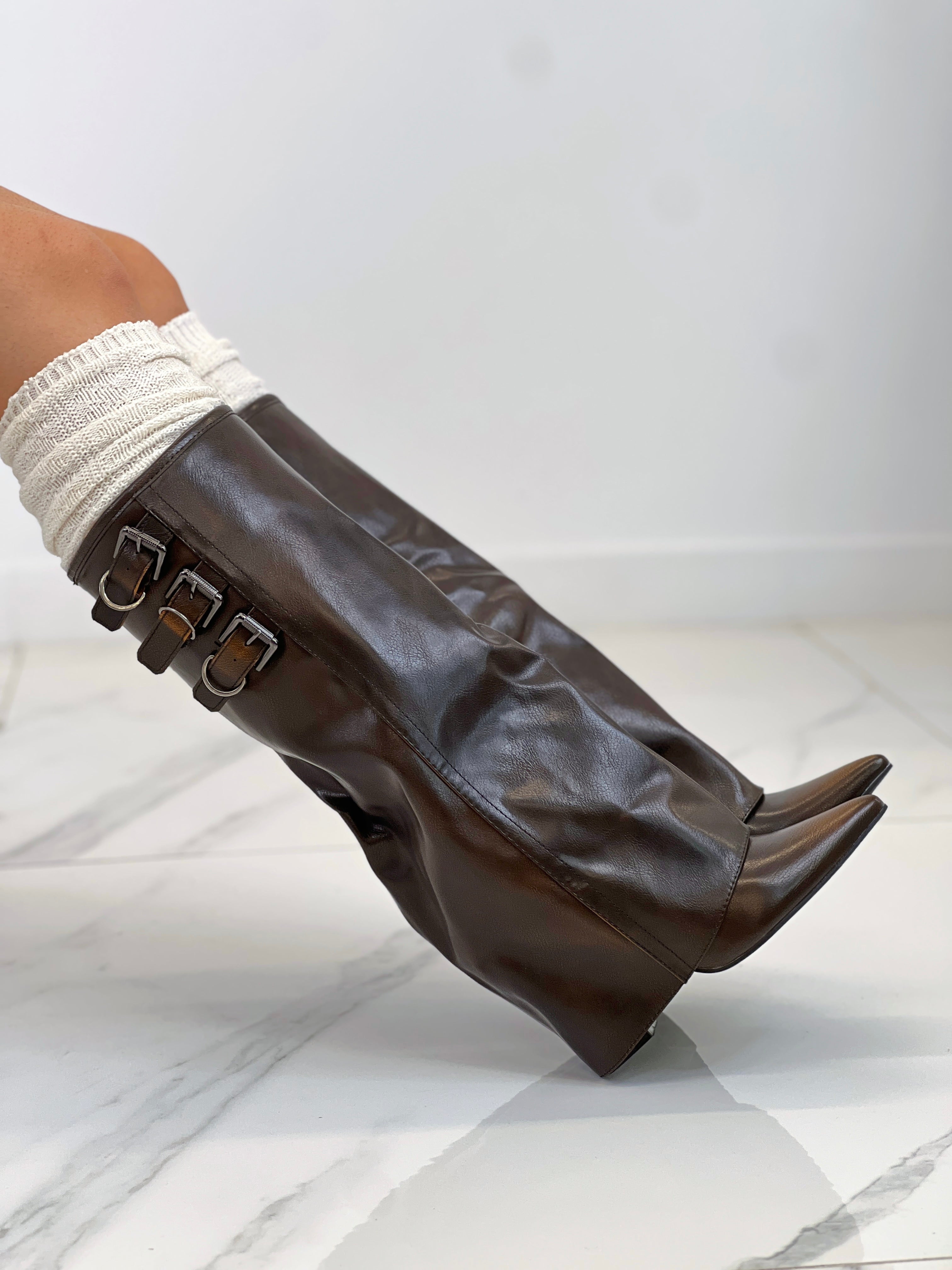 Bota polaina hebillas