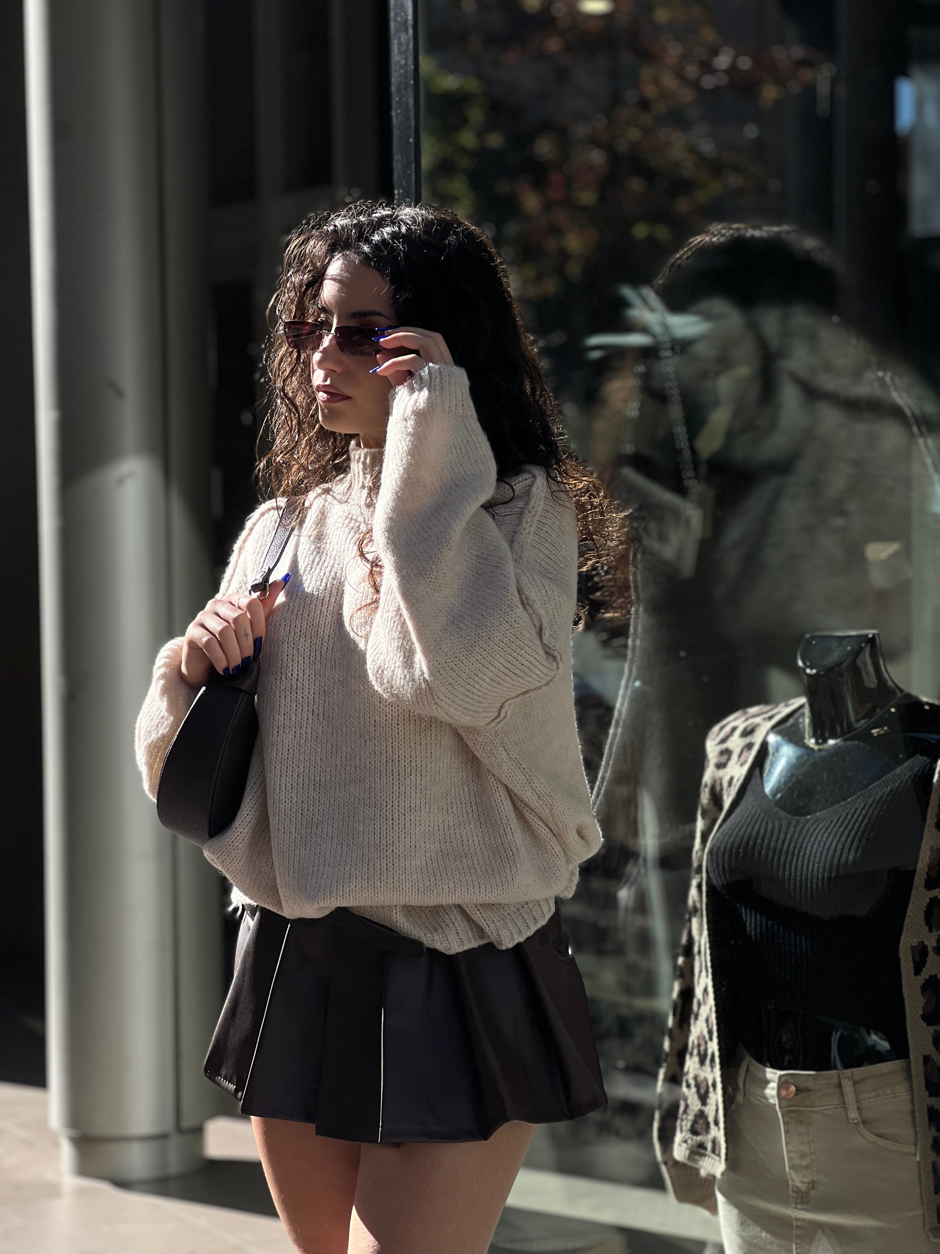 Saia curta de polipele com pregas