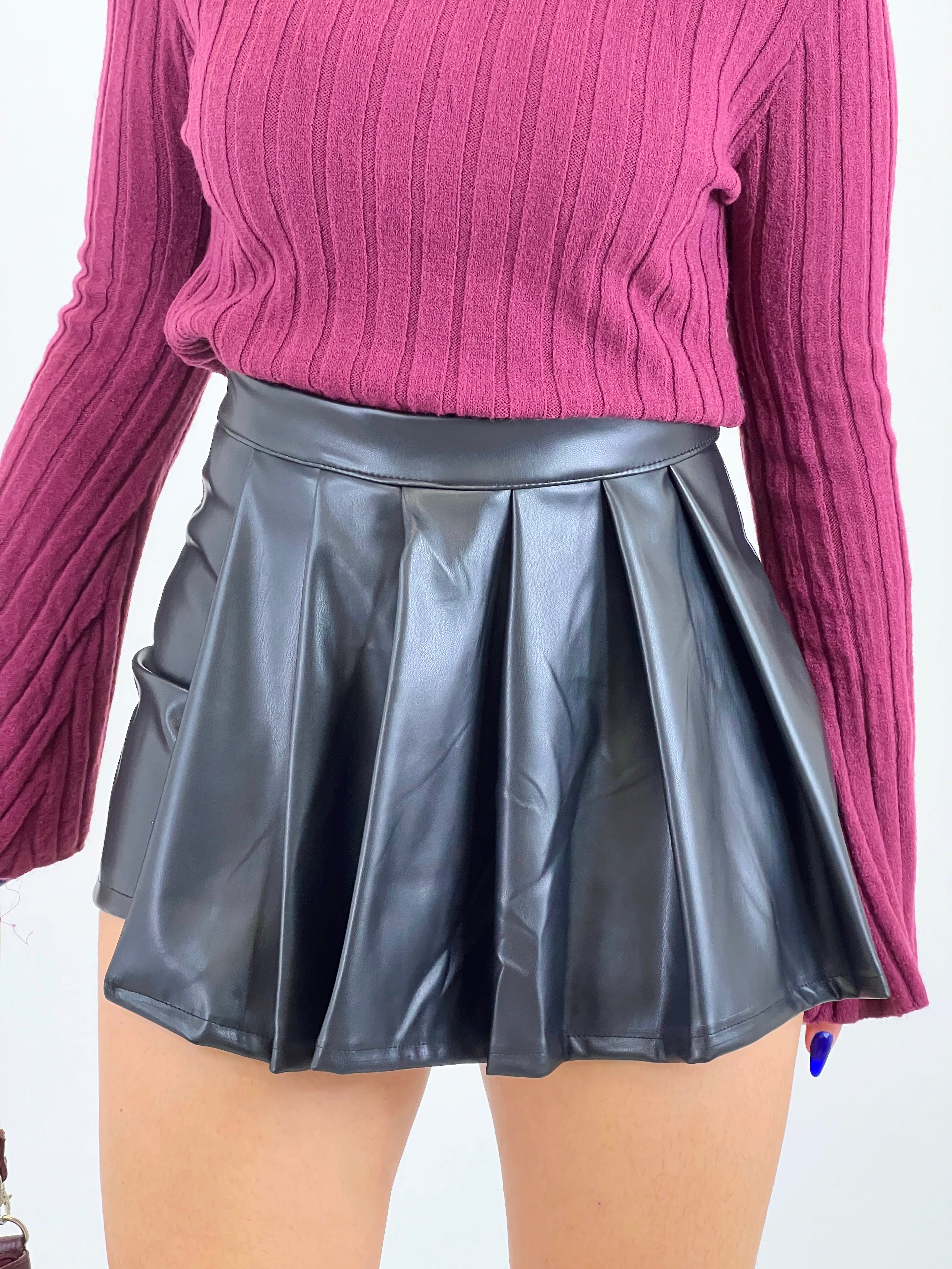 Saia curta de polipele com pregas