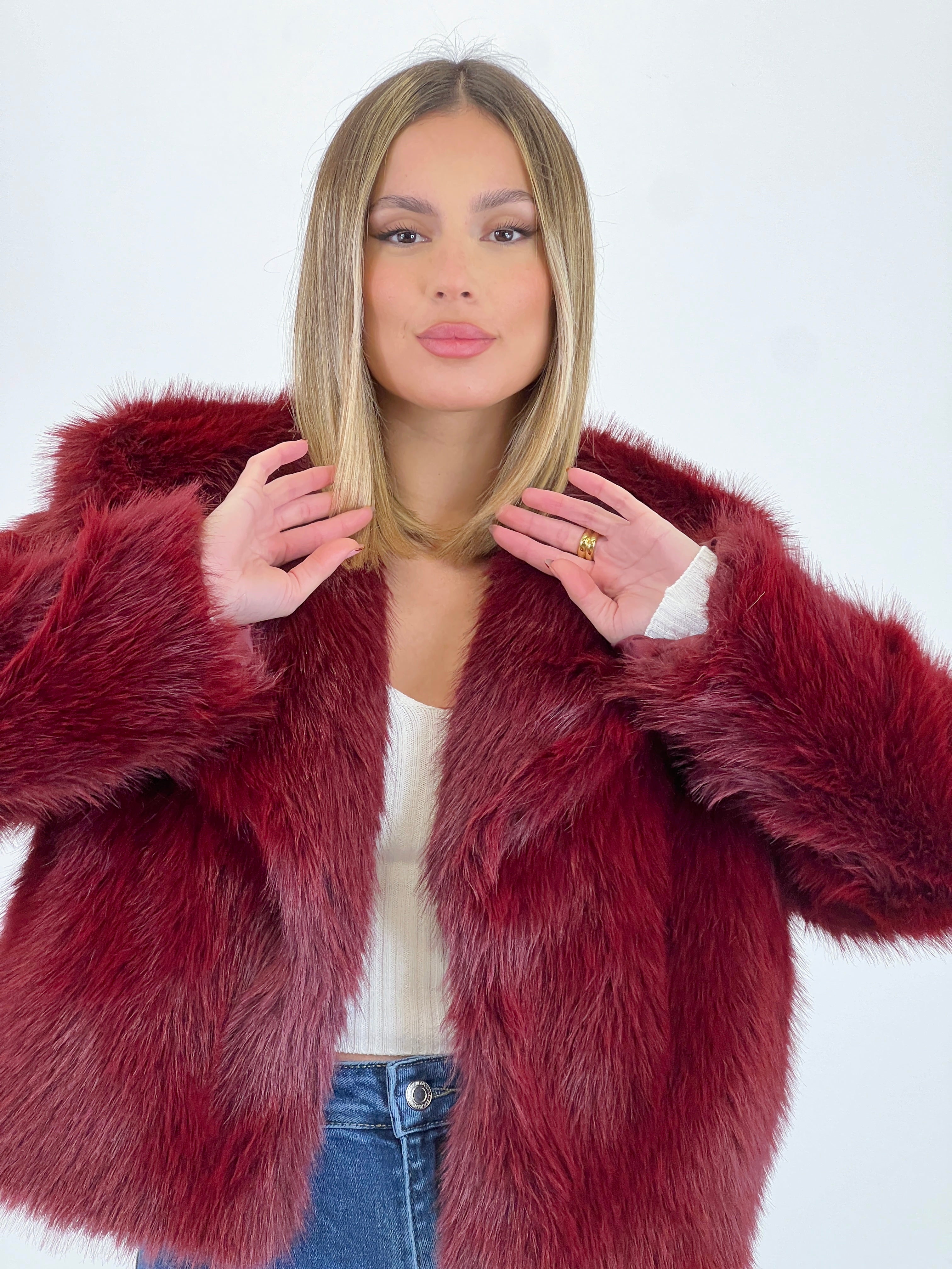 Abrigo corto efecto pelo