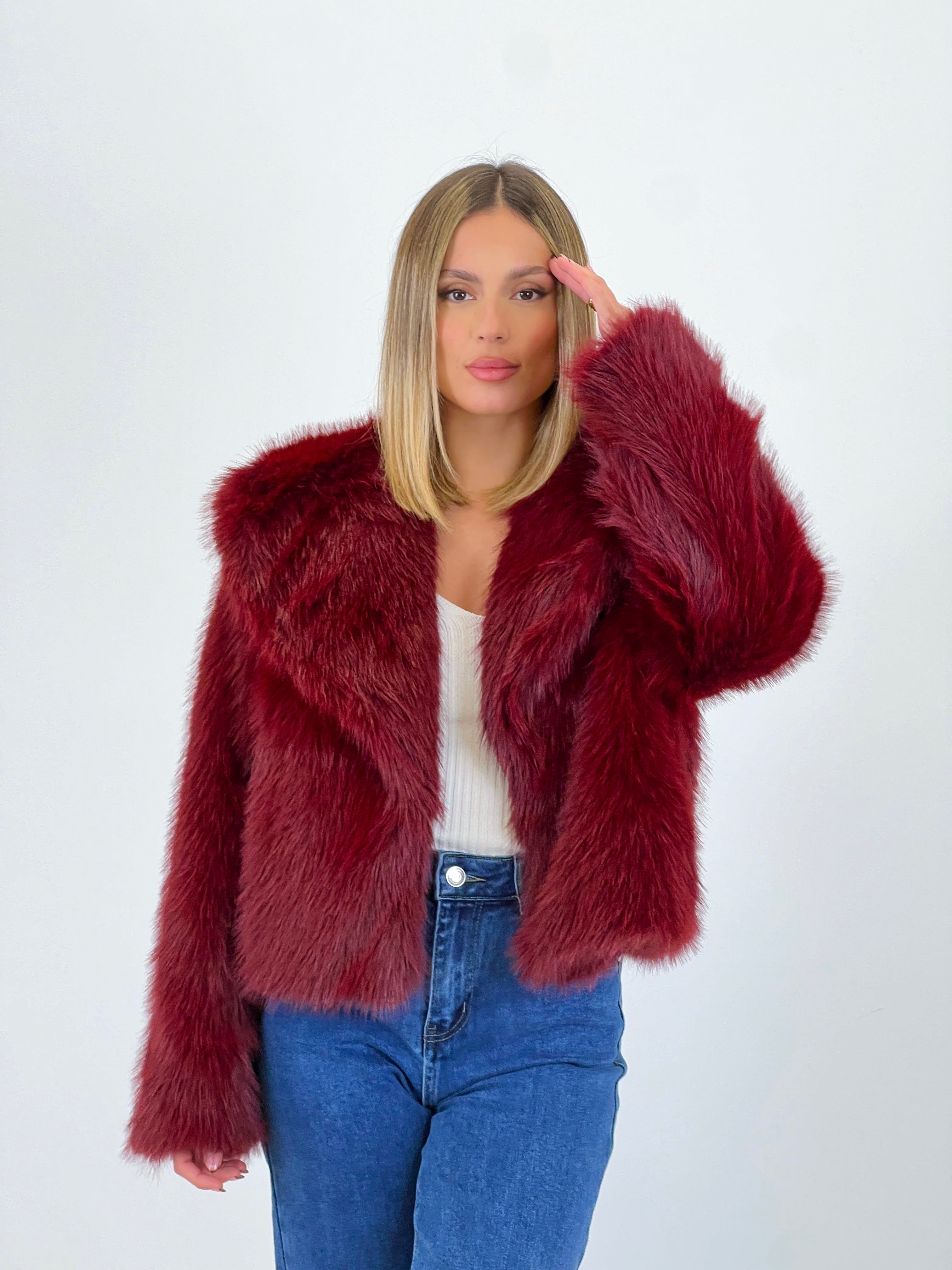 Abrigo corto efecto pelo