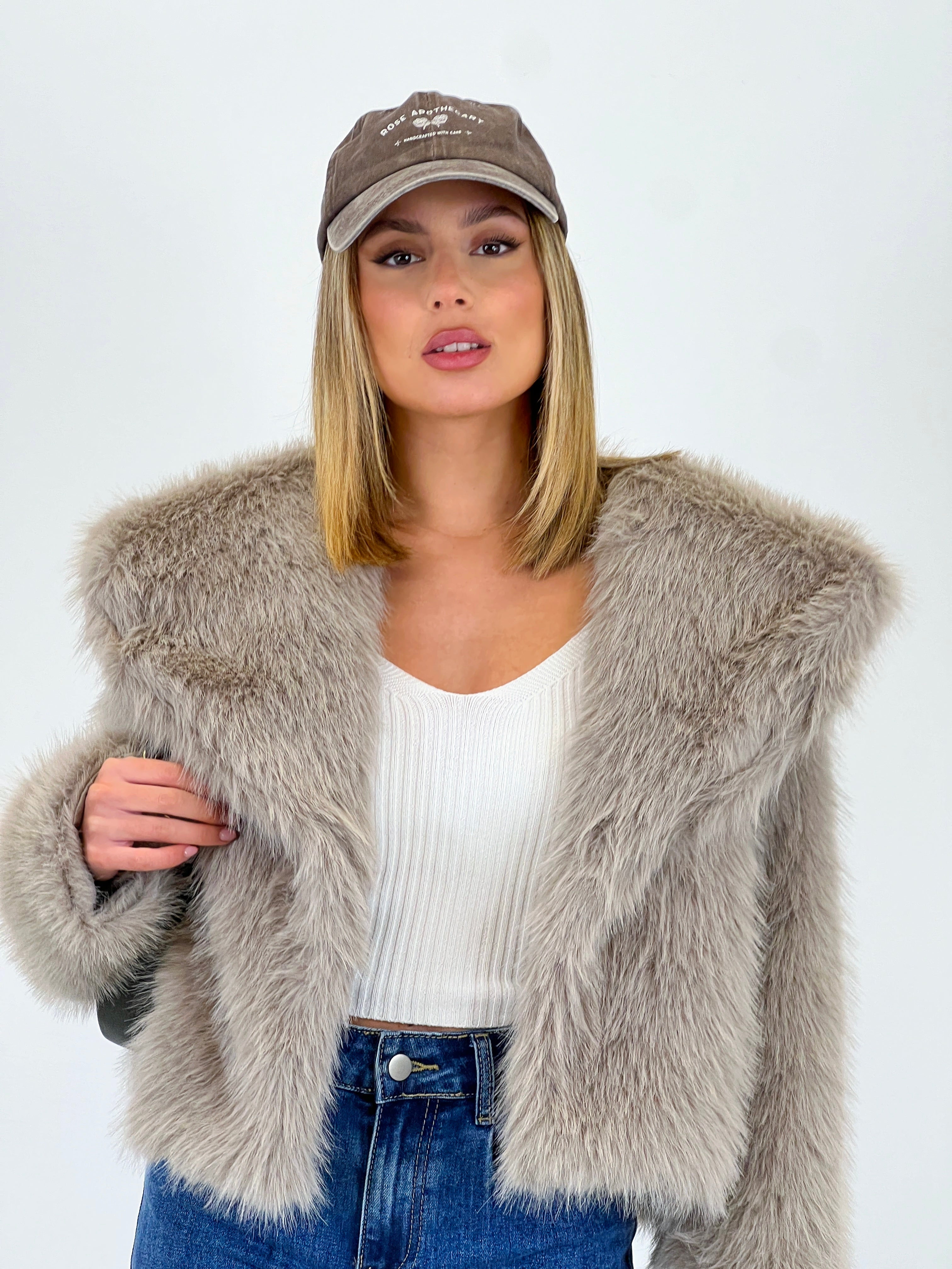 Abrigo corto efecto pelo