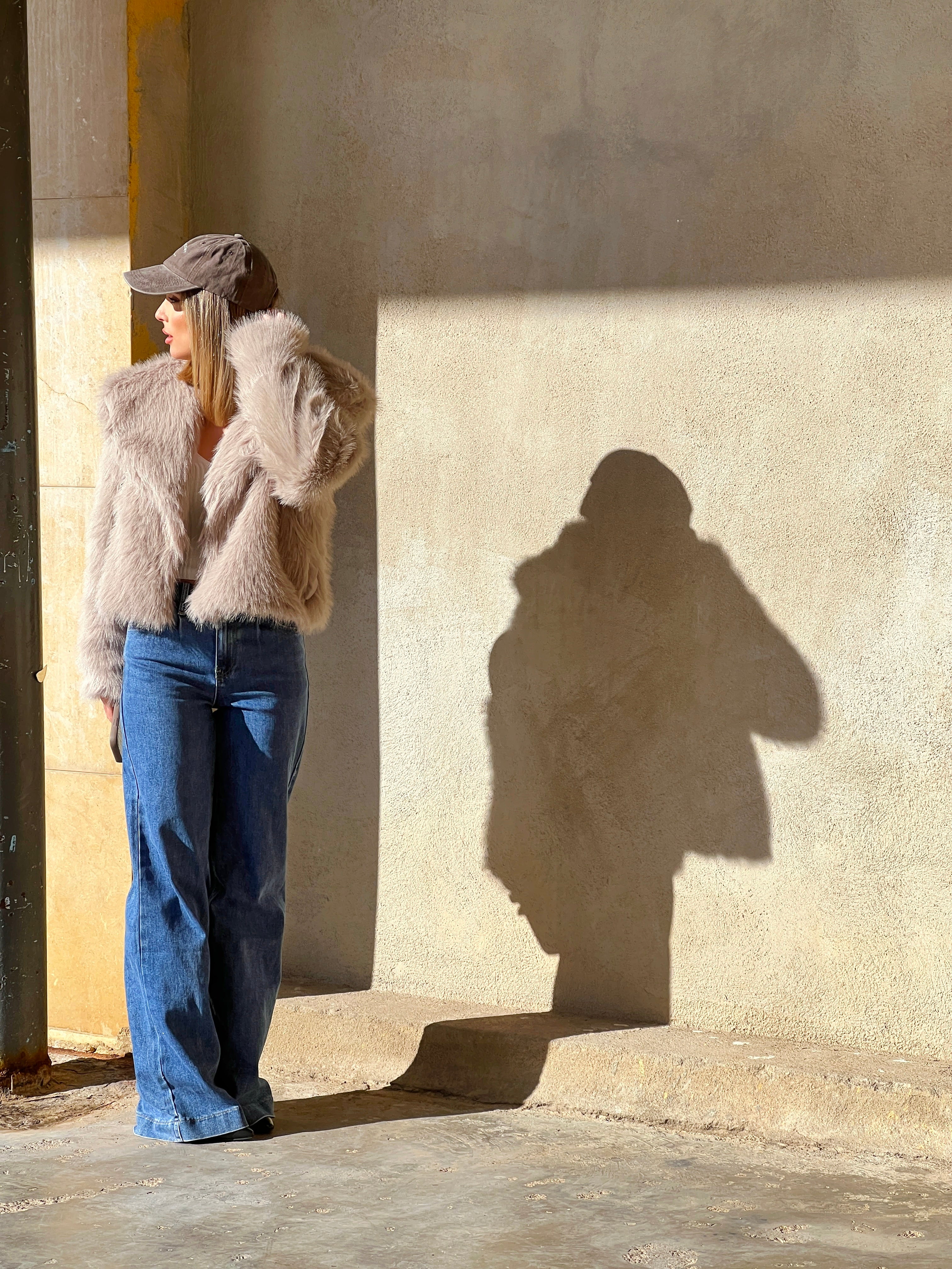 Short fur-effect coat