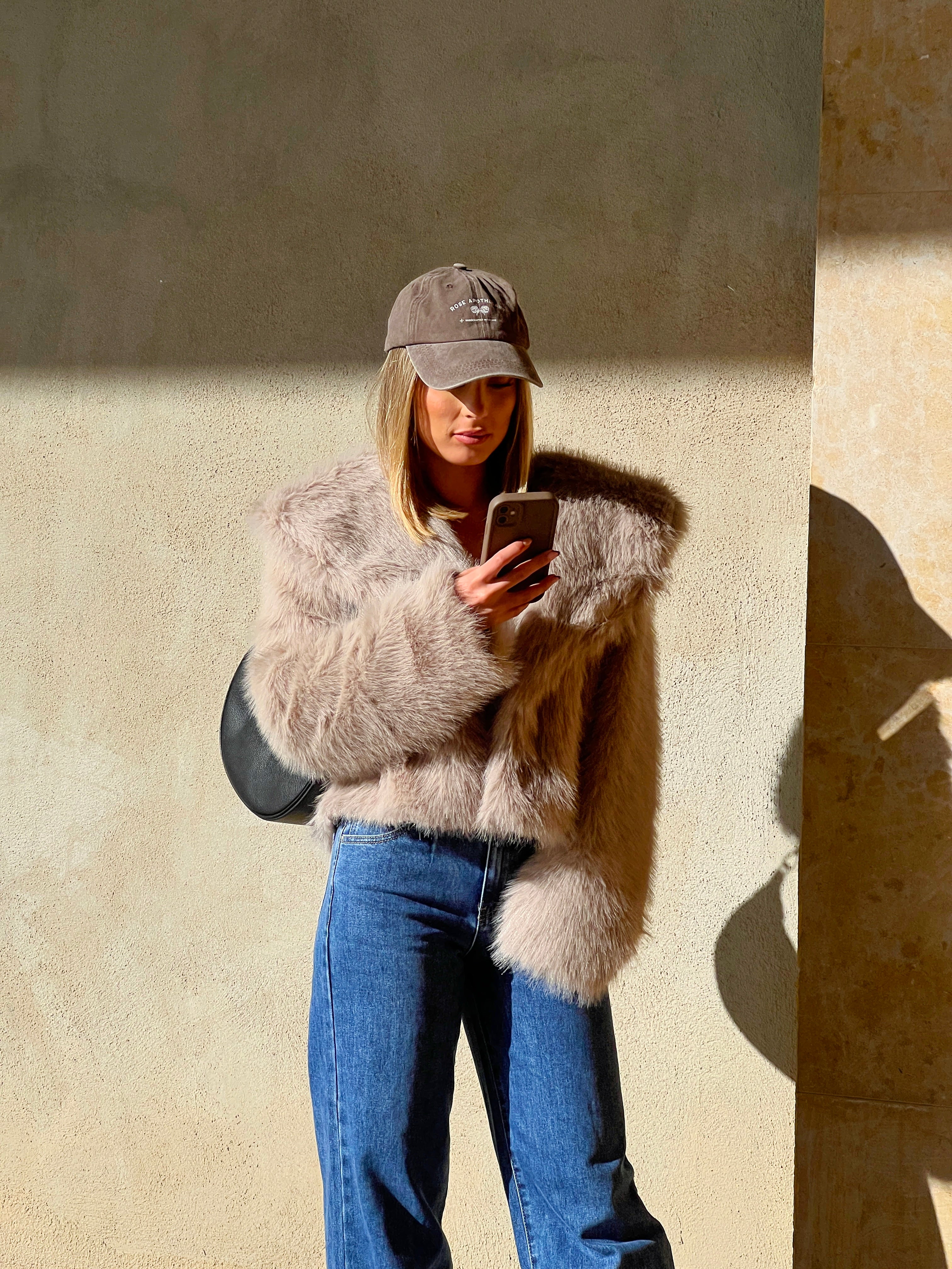 Short fur-effect coat