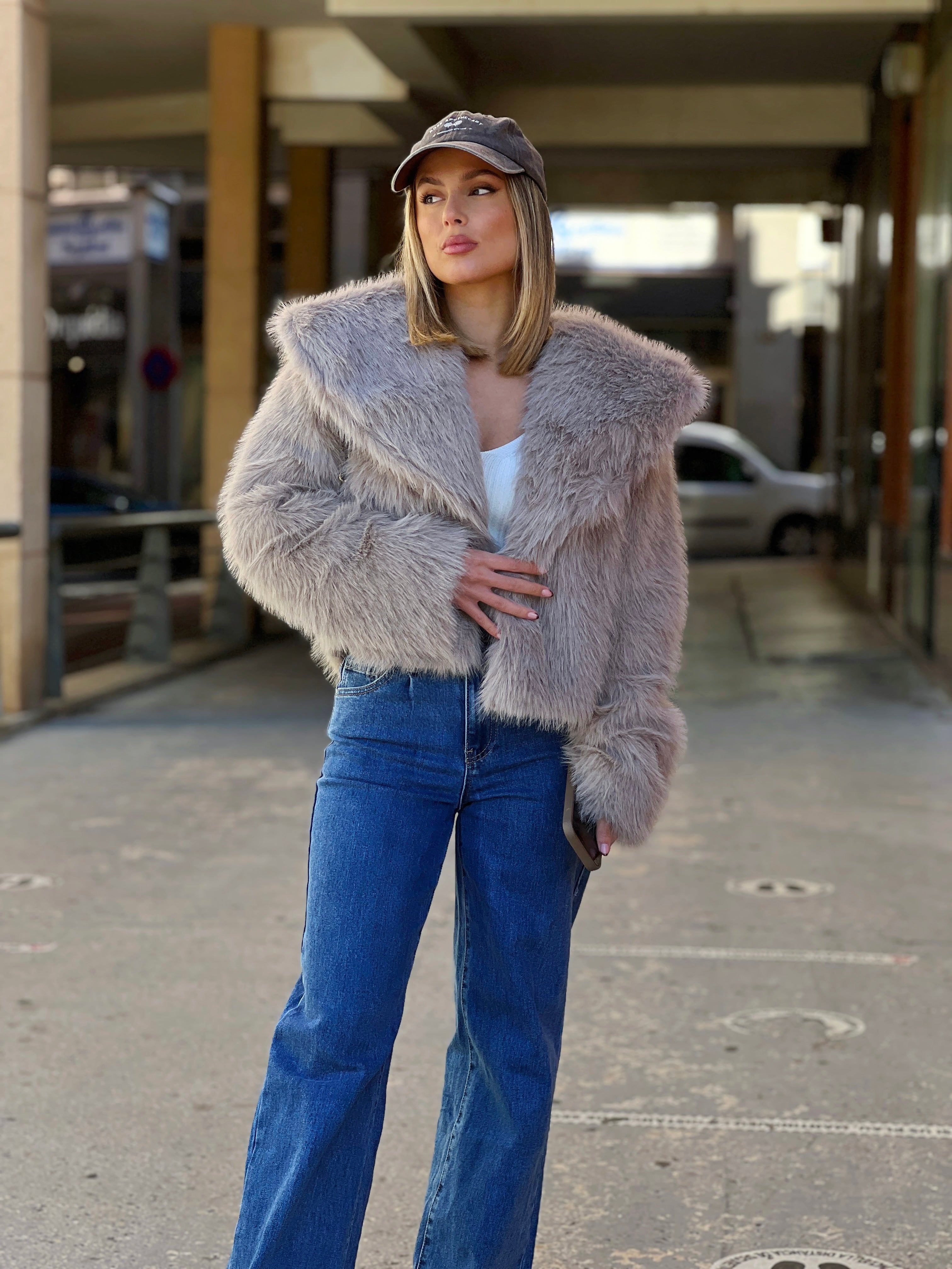 Short fur-effect coat