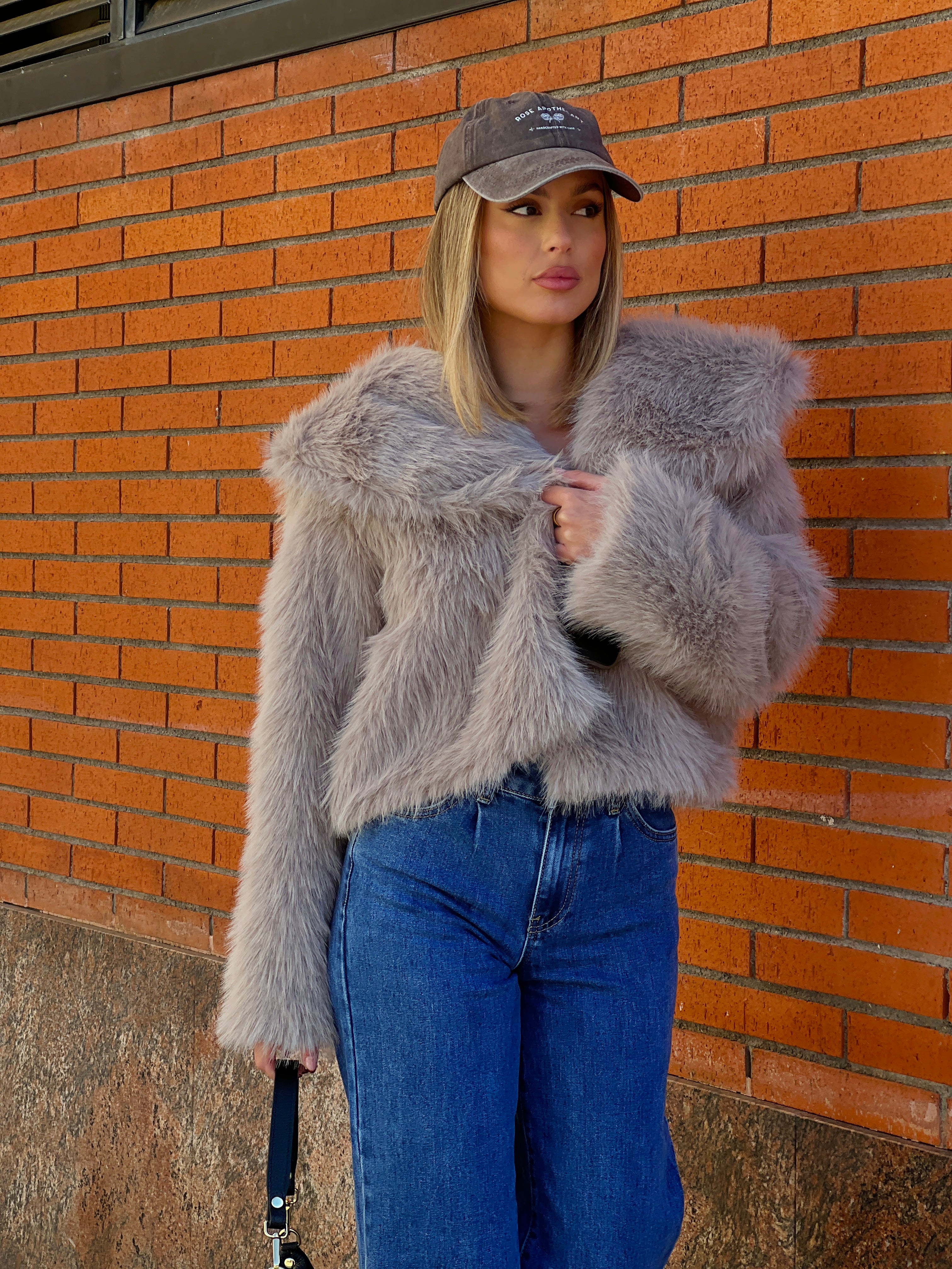 Short fur-effect coat