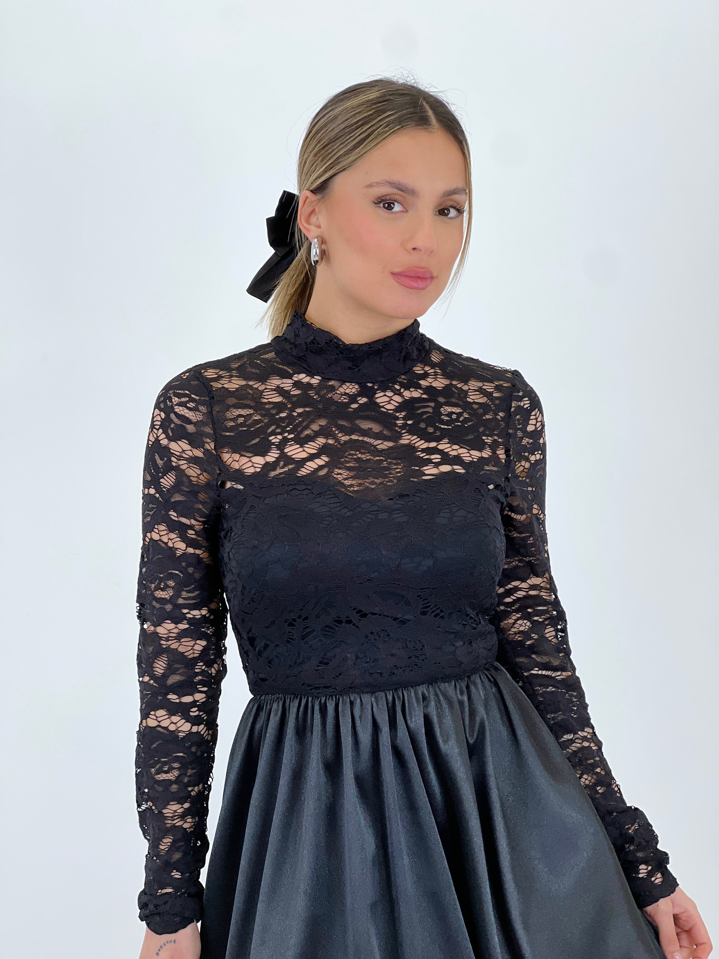 Vestido encaje falda globo