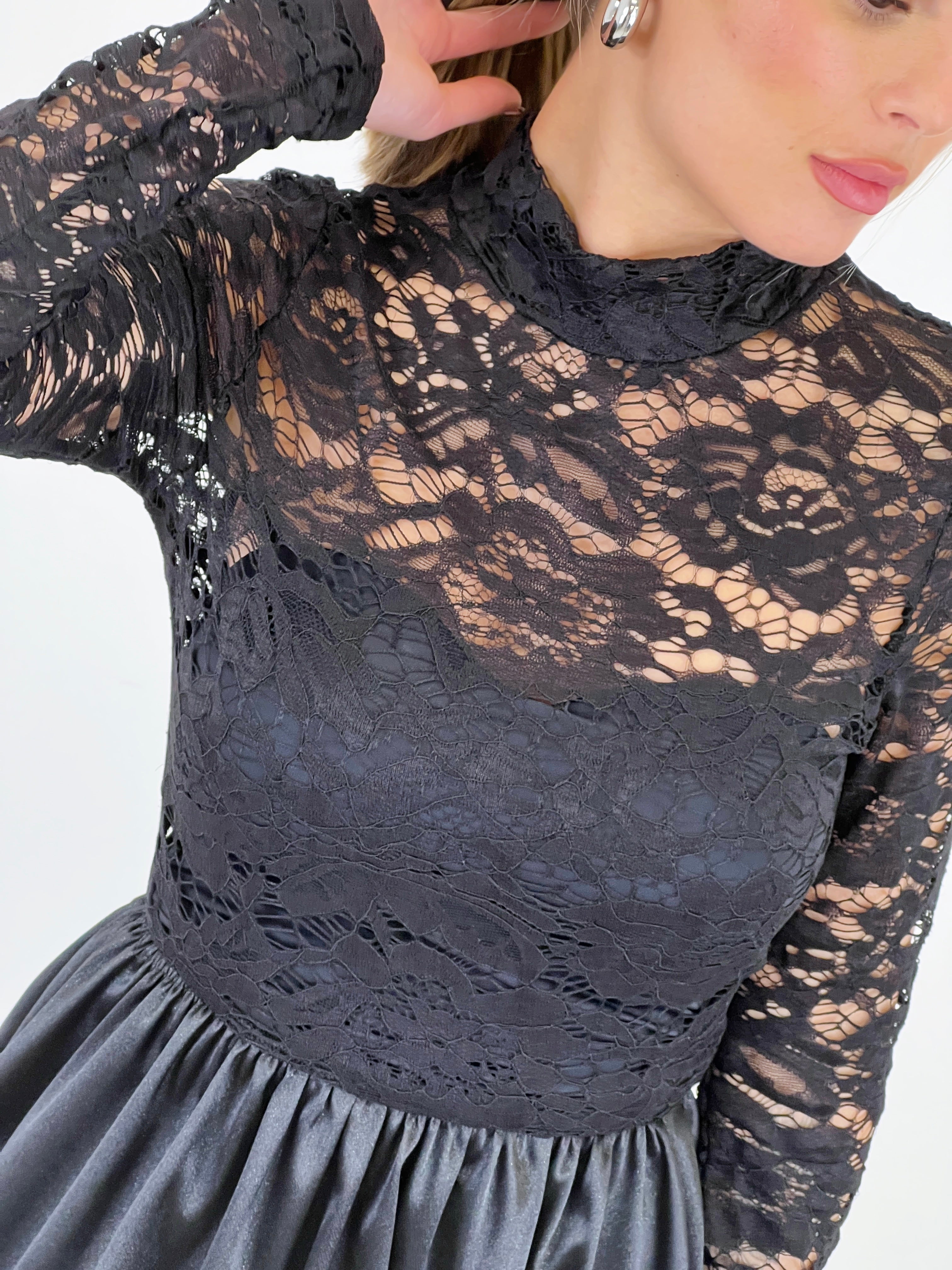 Vestido encaje falda globo