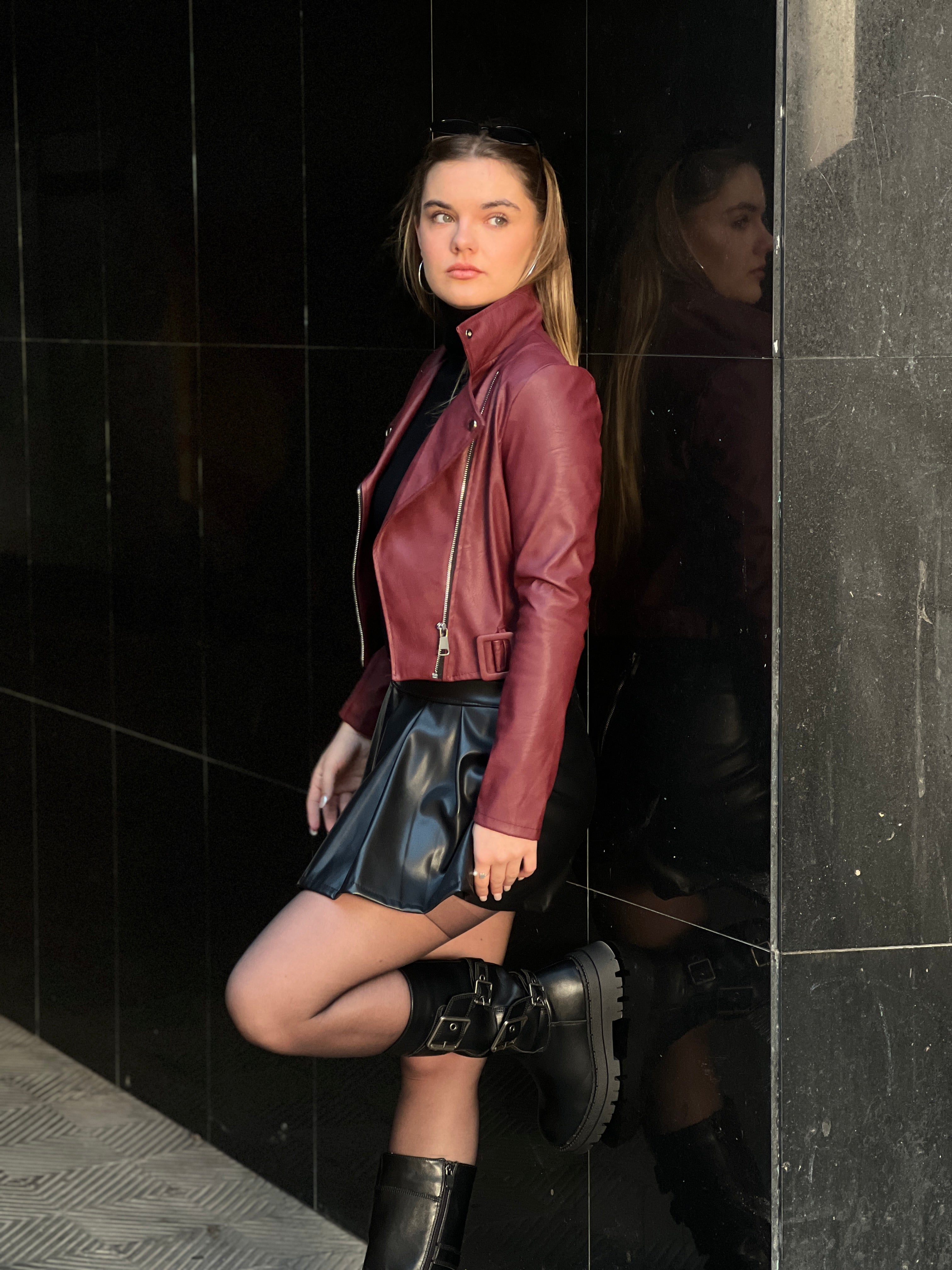 Falda plisada efecto piel