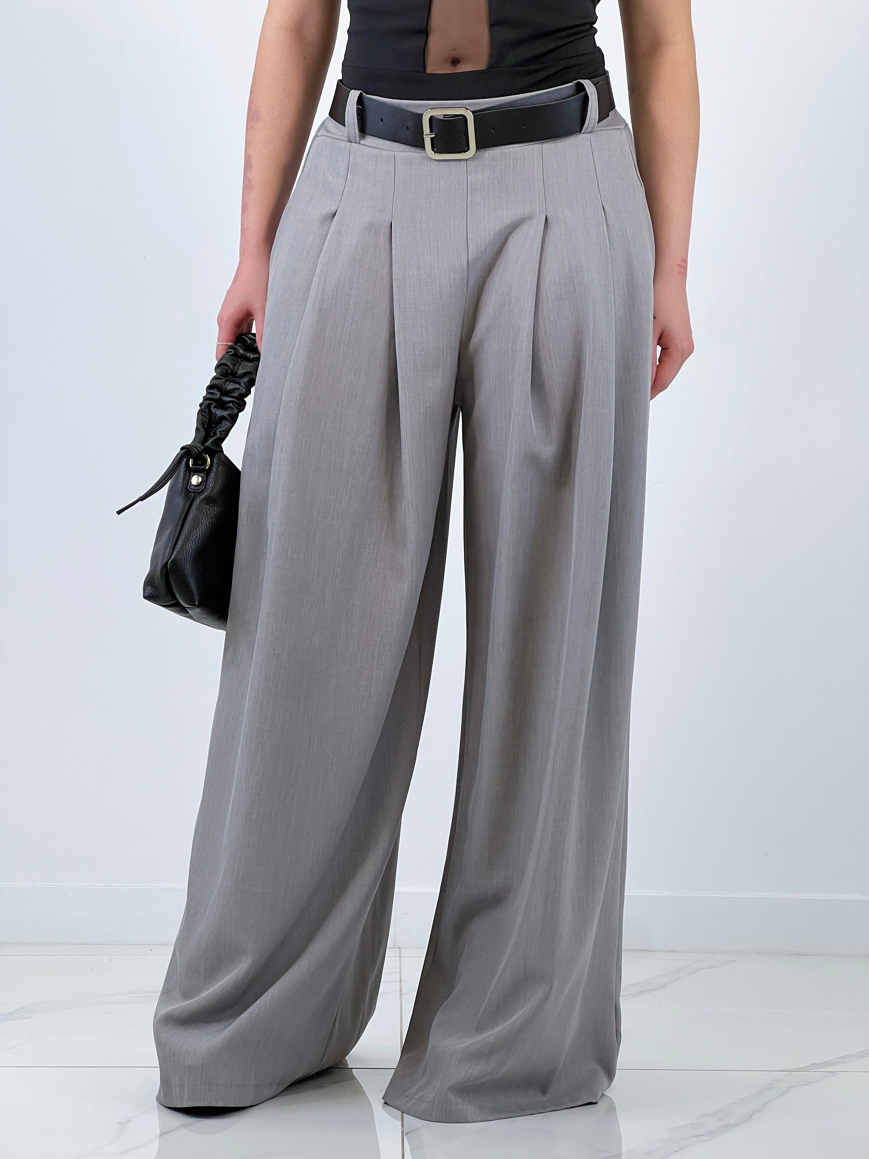 Pantalón pinzas suelto