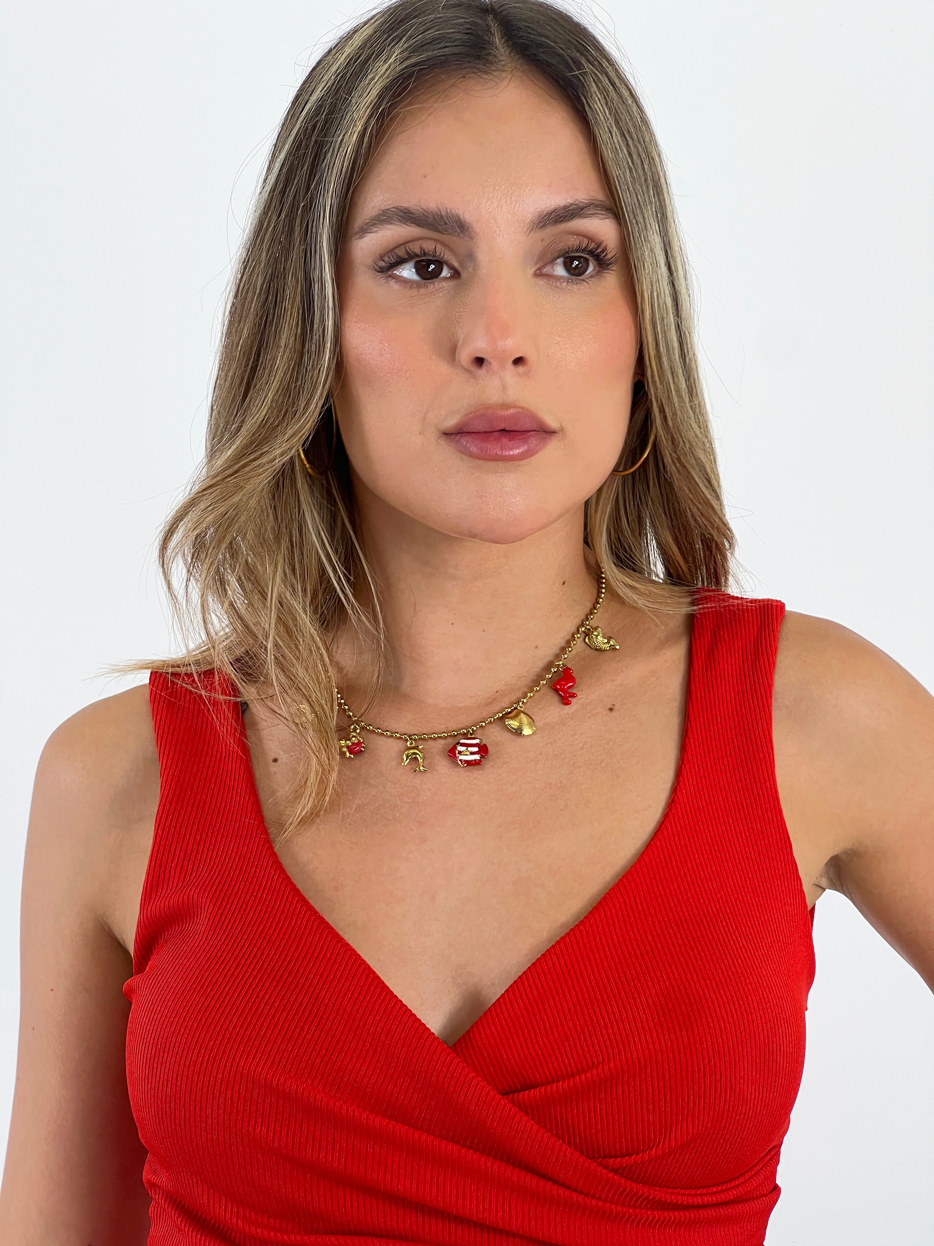 Collar con abalorios colgantes