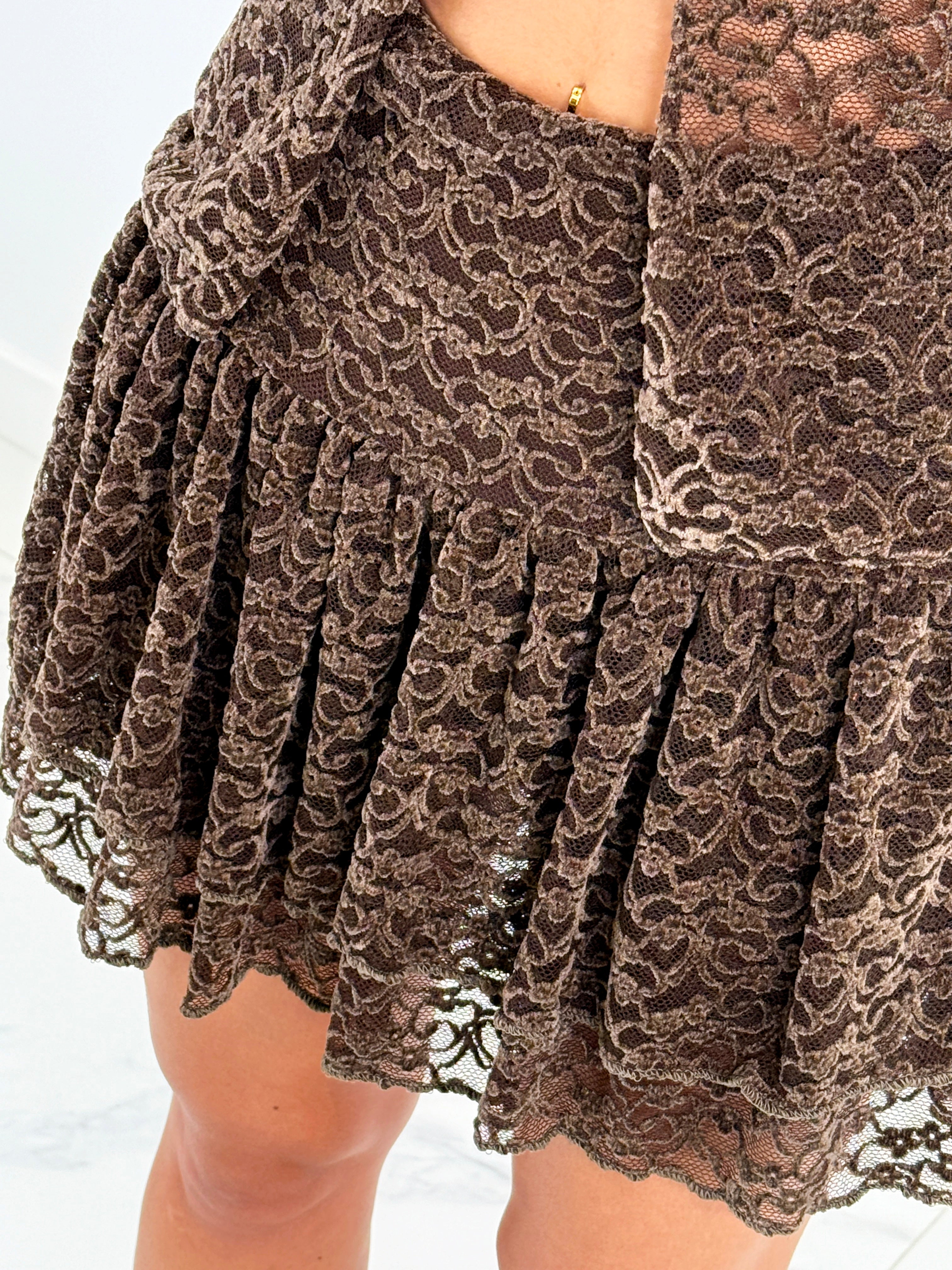 Falda volantes encaje terciopelo