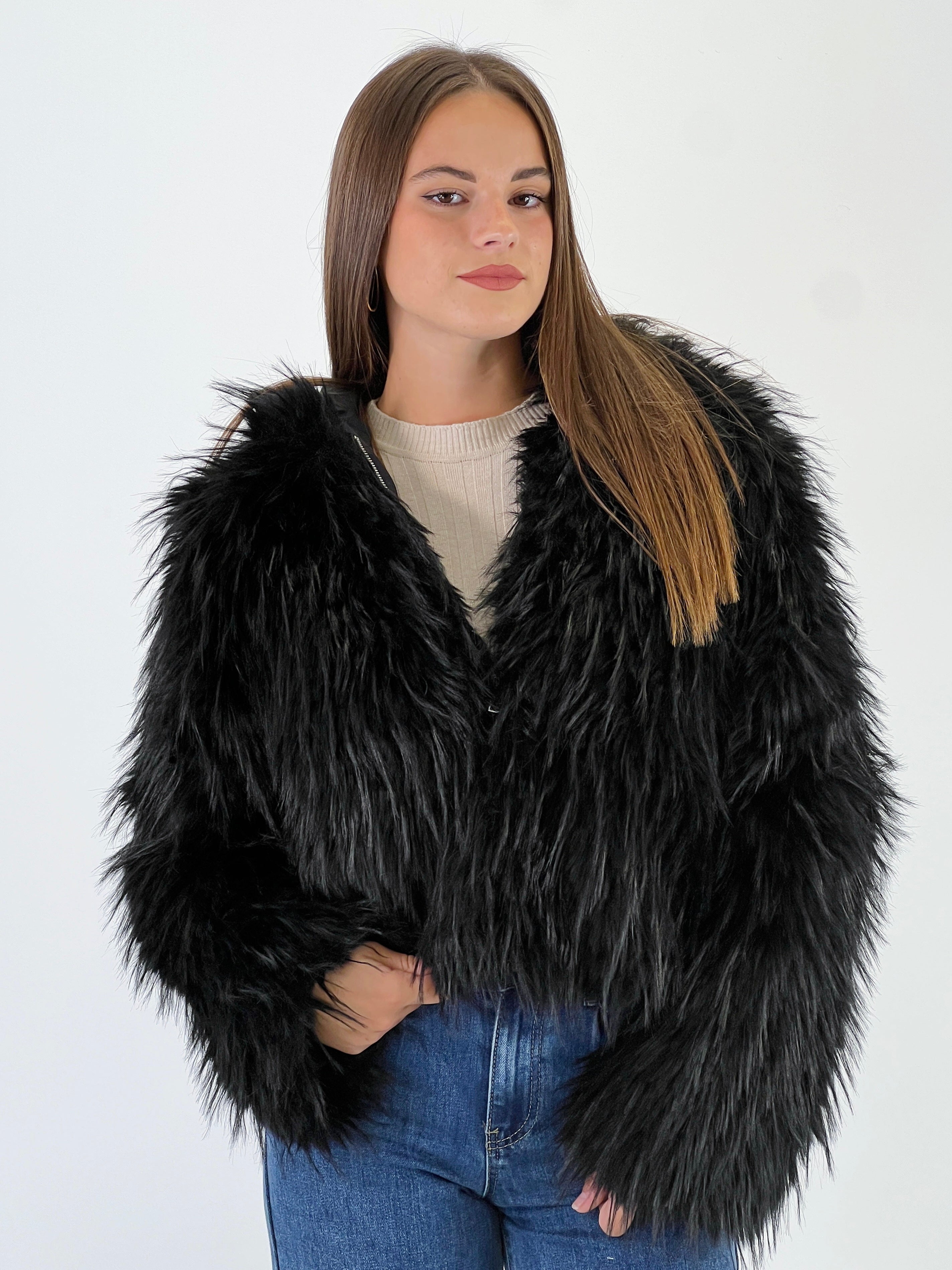 Chaqueta efecto pelo capucha