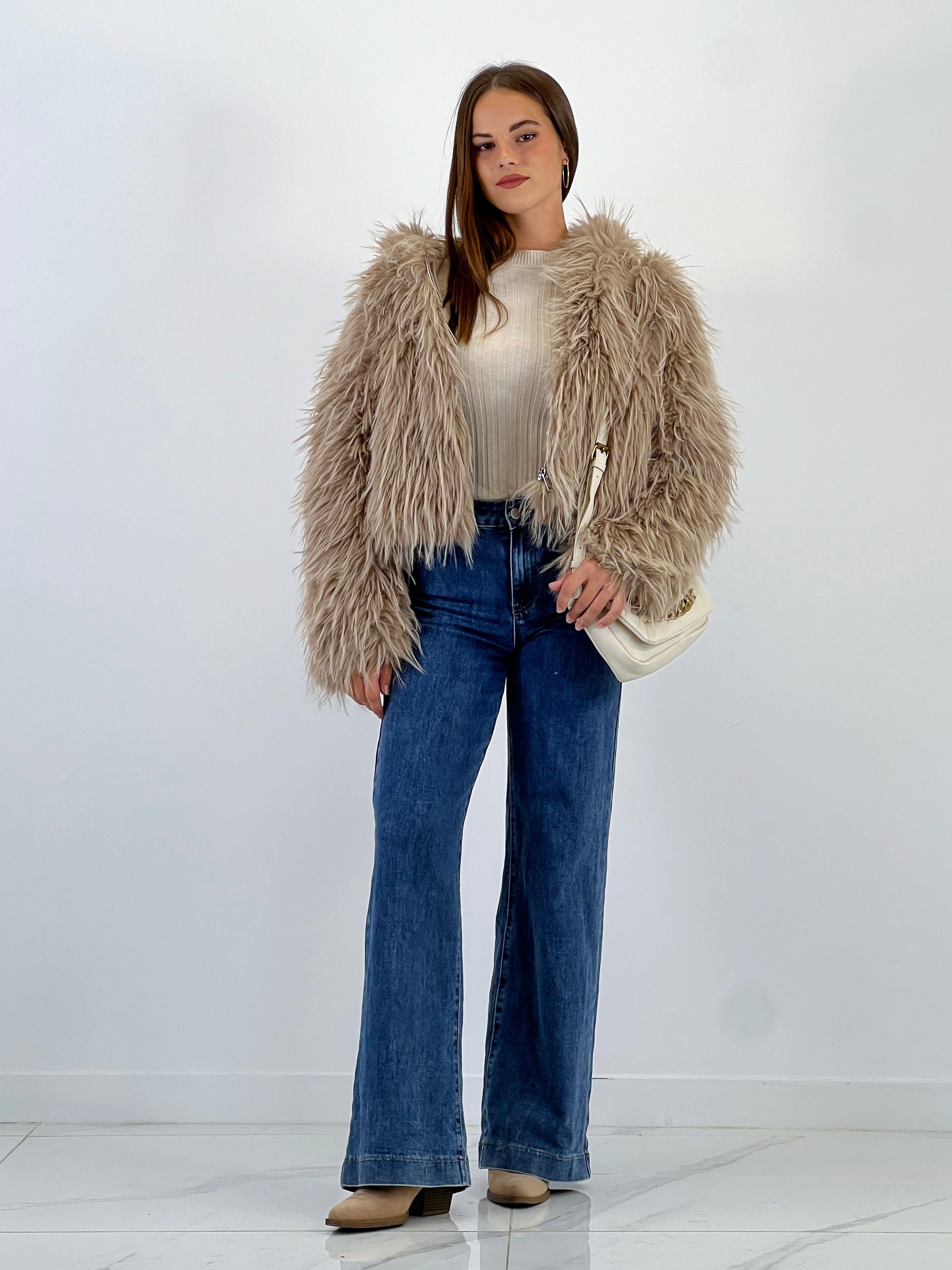 Chaqueta efecto pelo capucha