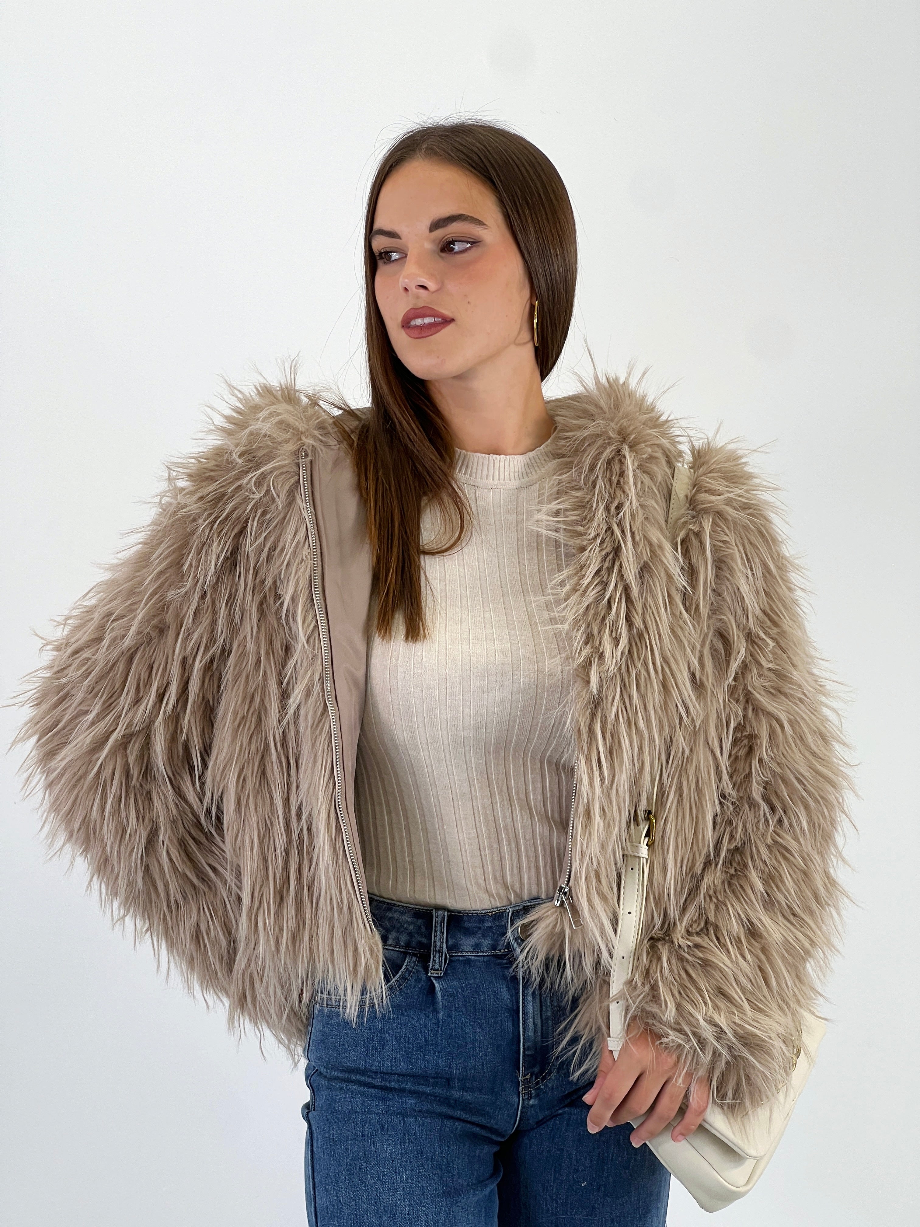 Chaqueta efecto pelo capucha