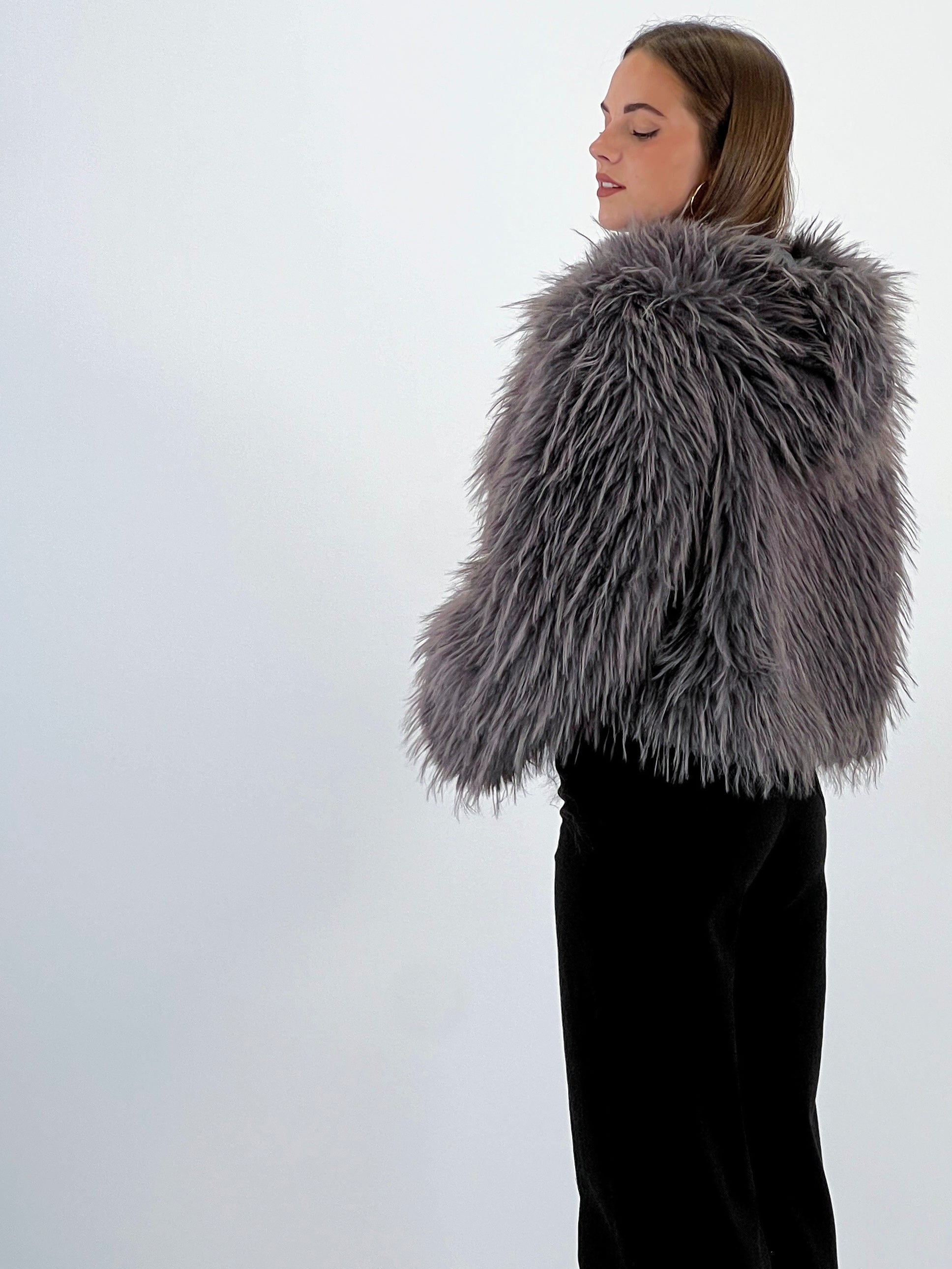 Chaqueta efecto pelo capucha