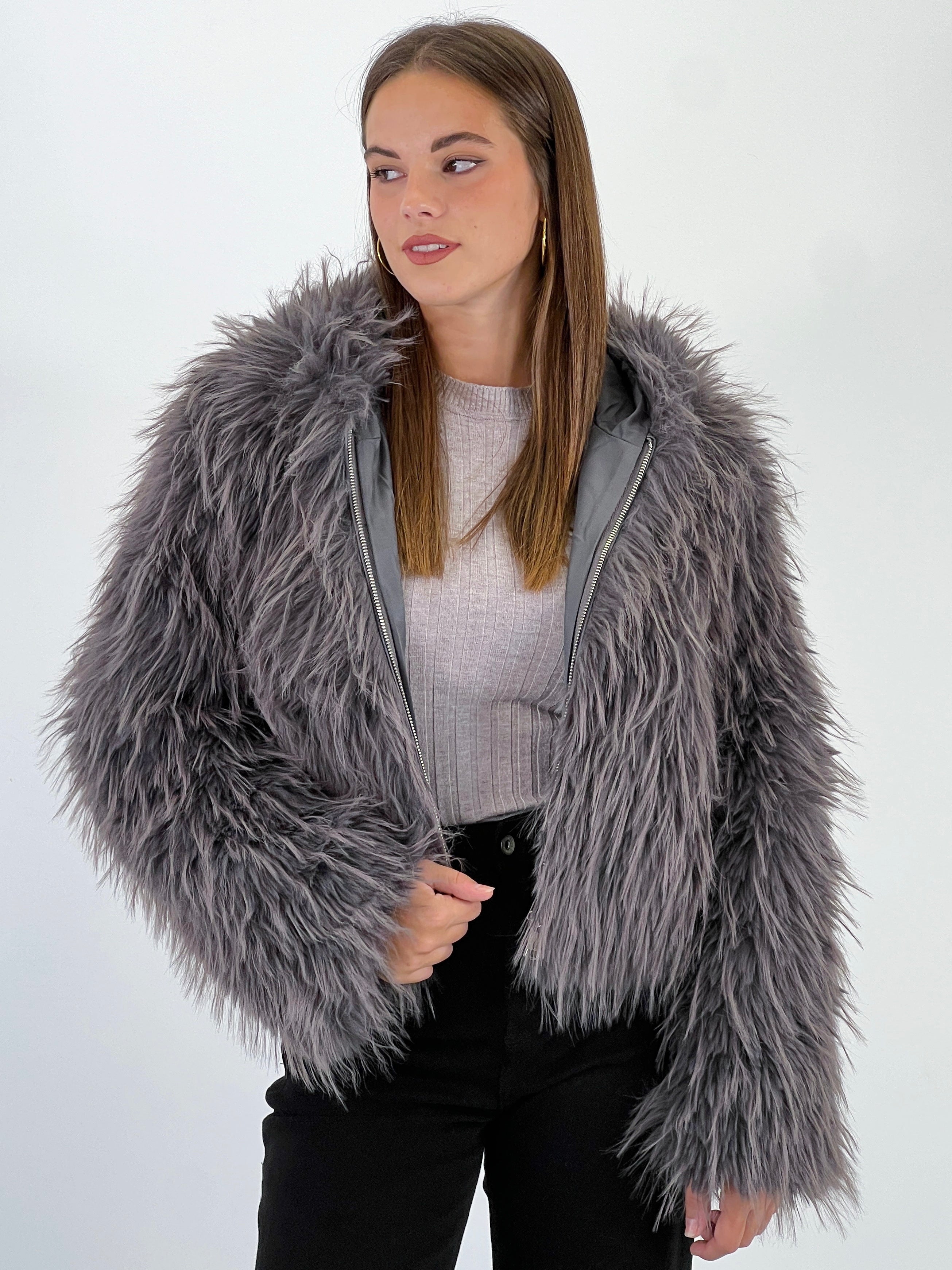 Chaqueta efecto pelo capucha