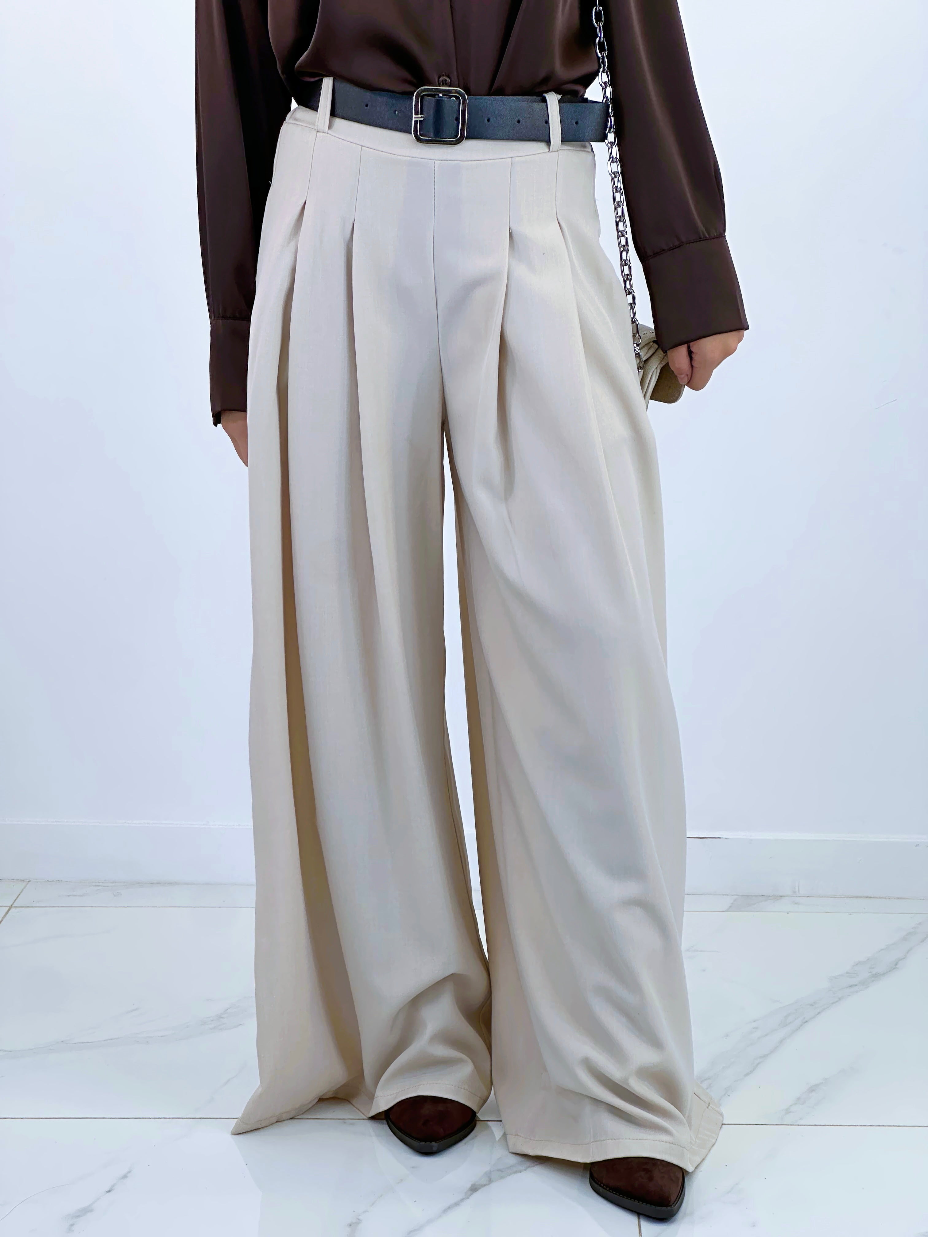 Pantalón pinzas suelto