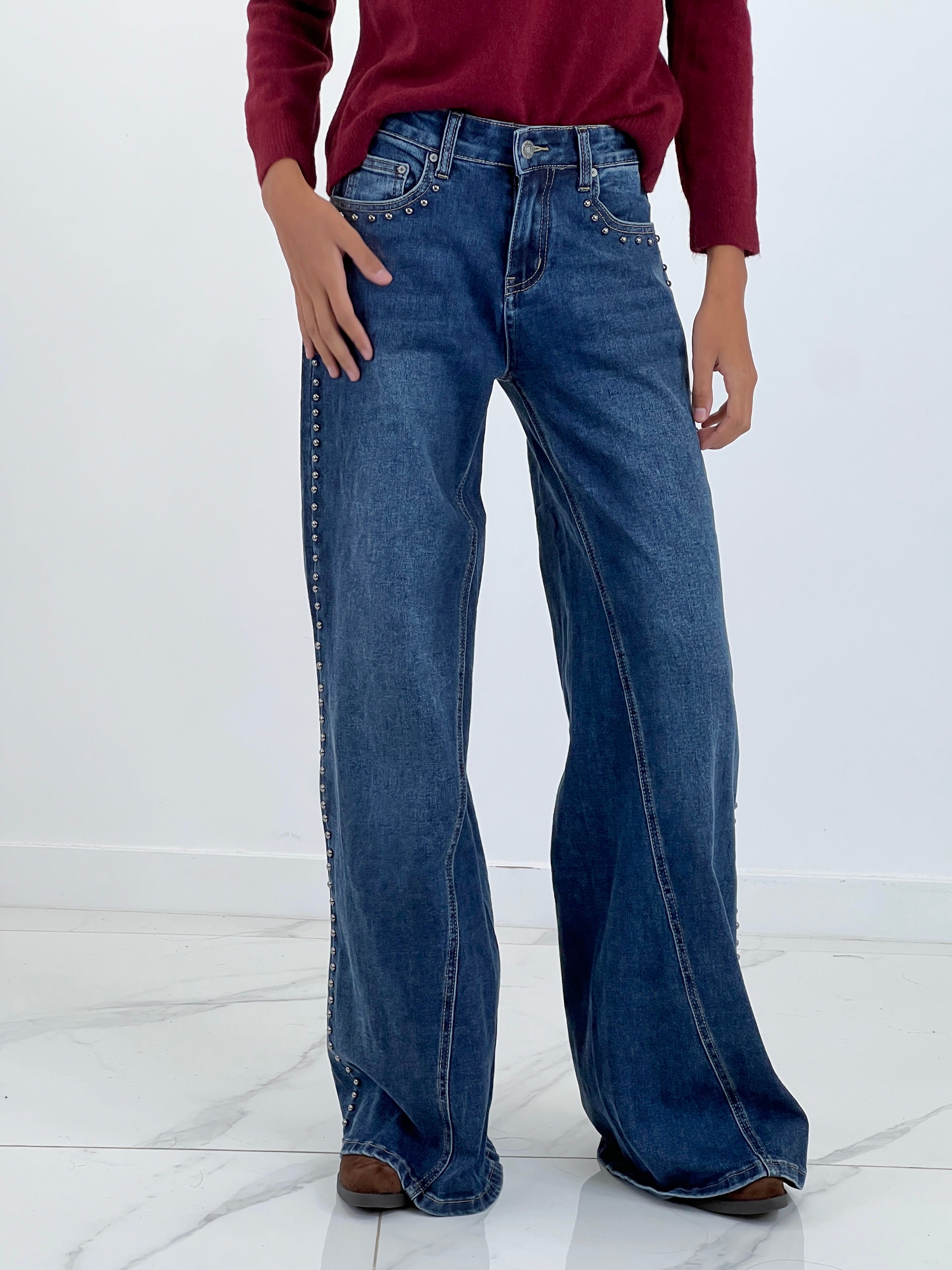 Jeans wide leg tachuelas