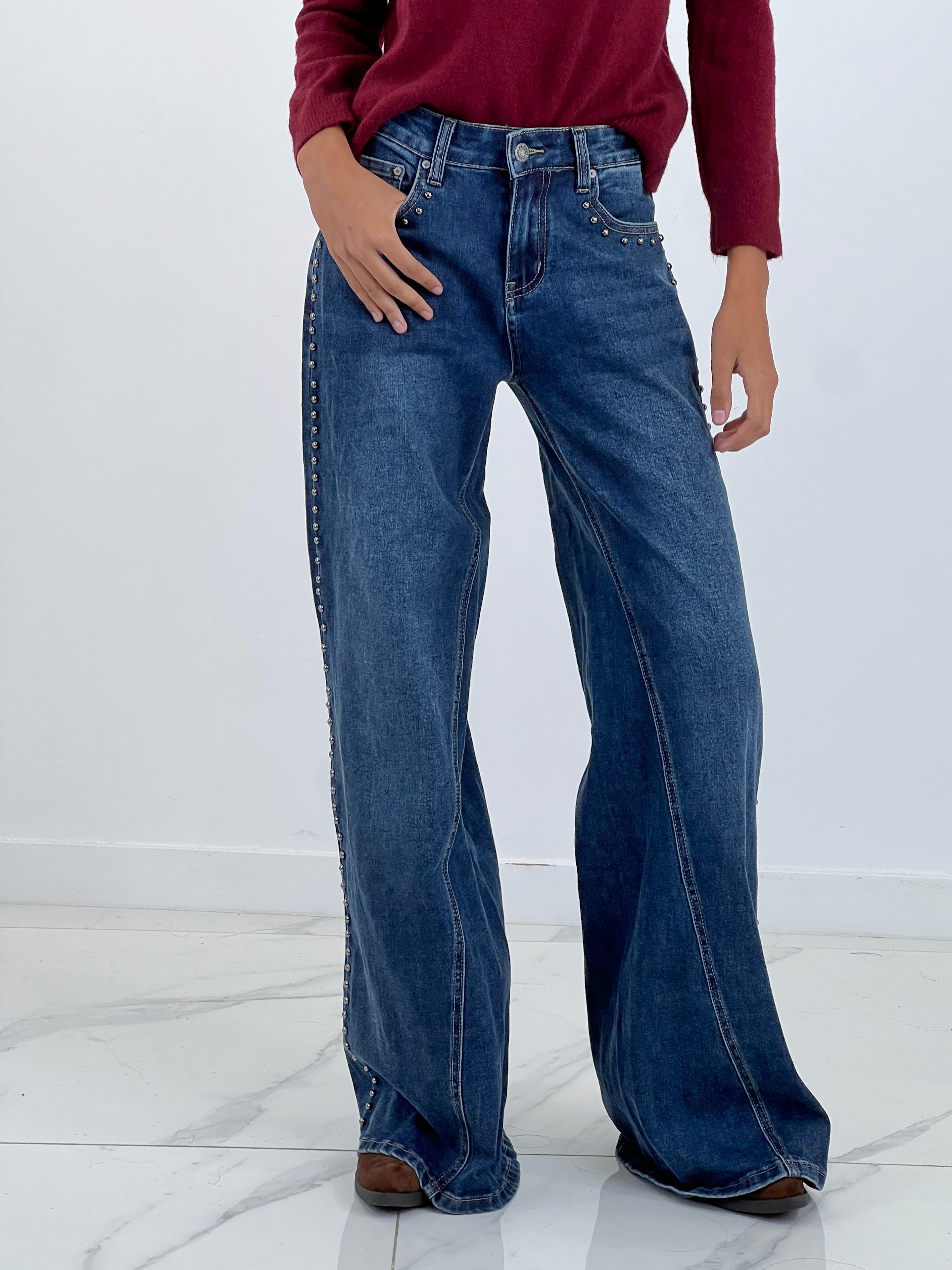 Jeans wide leg tachuelas