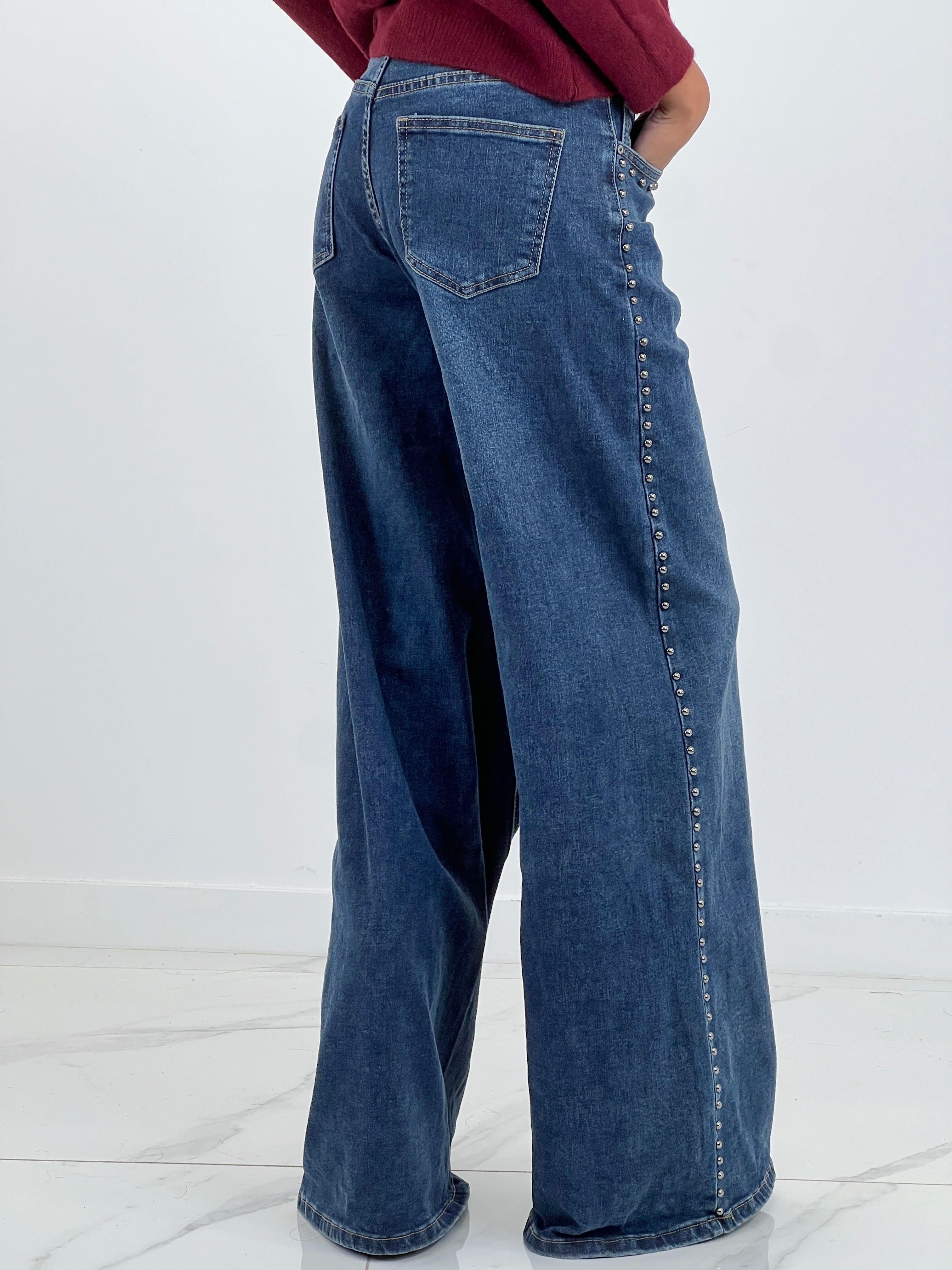 Jeans wide leg tachuelas