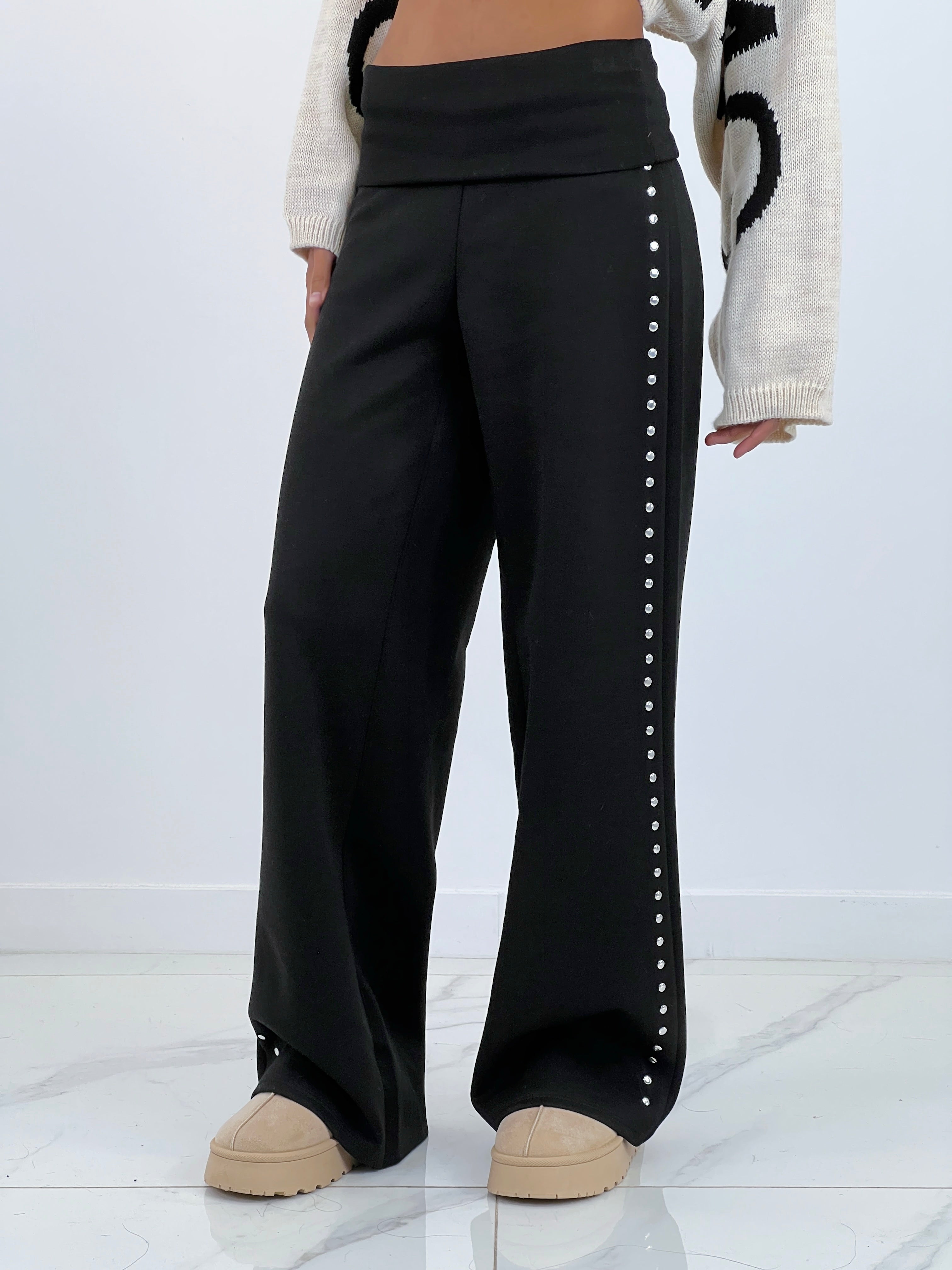 Pantalón tachuelas cintura vuelta
