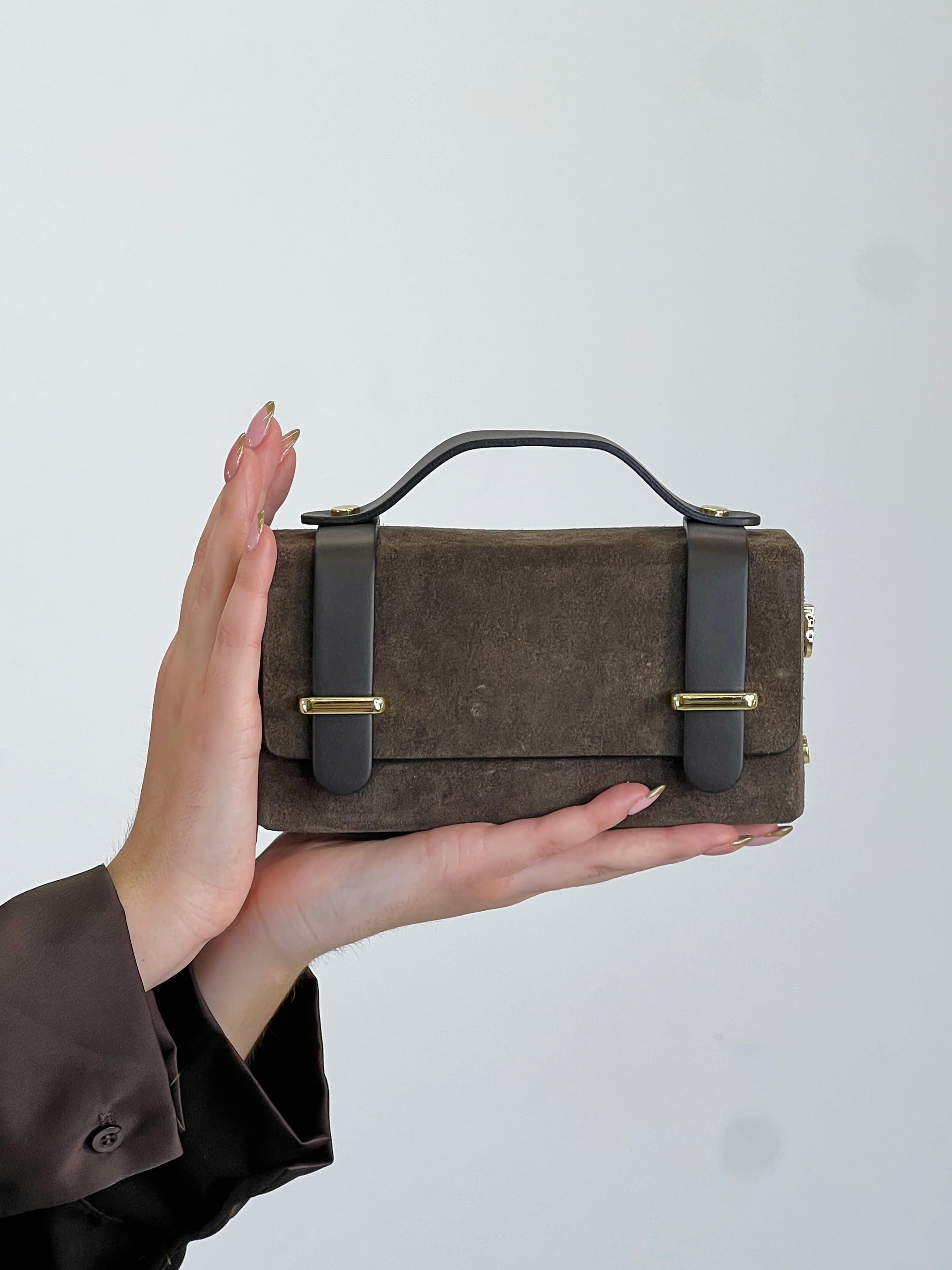 Bolso de piel correas