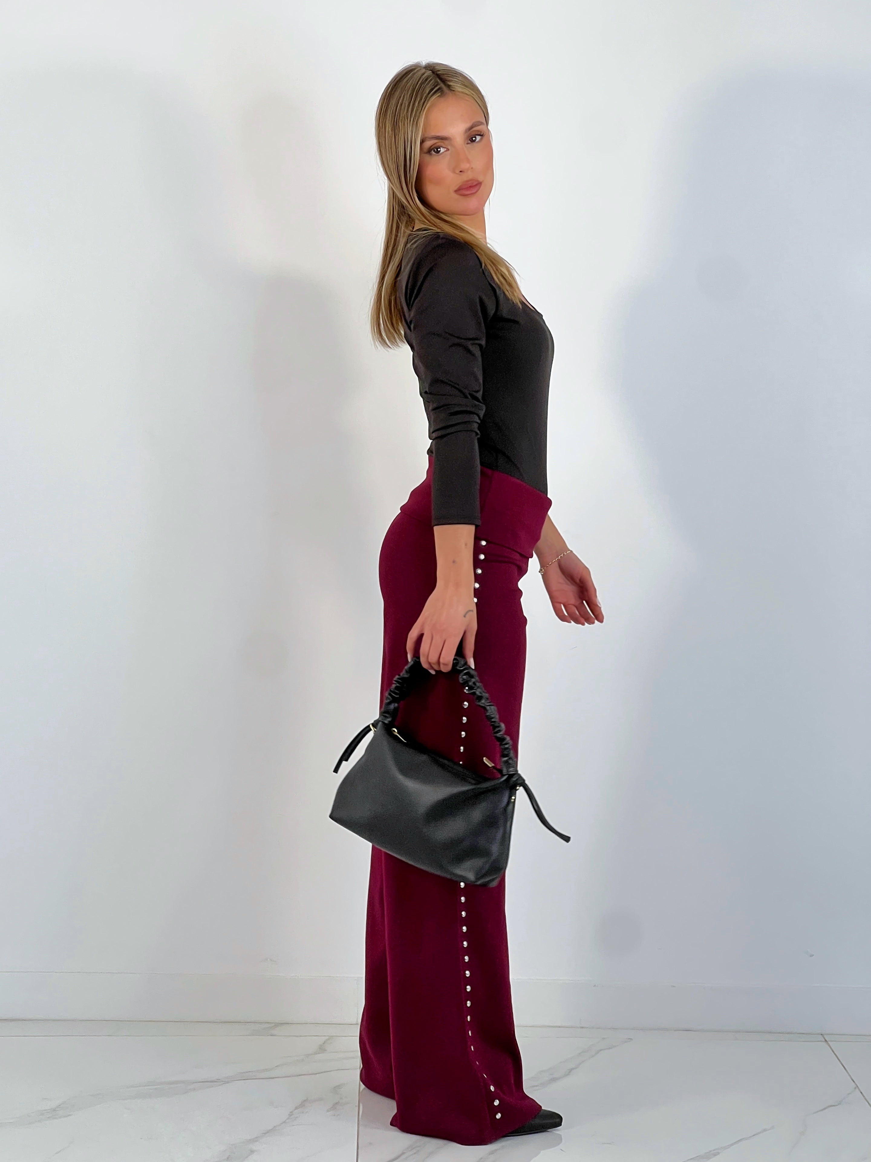 Pantalón tachuelas cintura vuelta