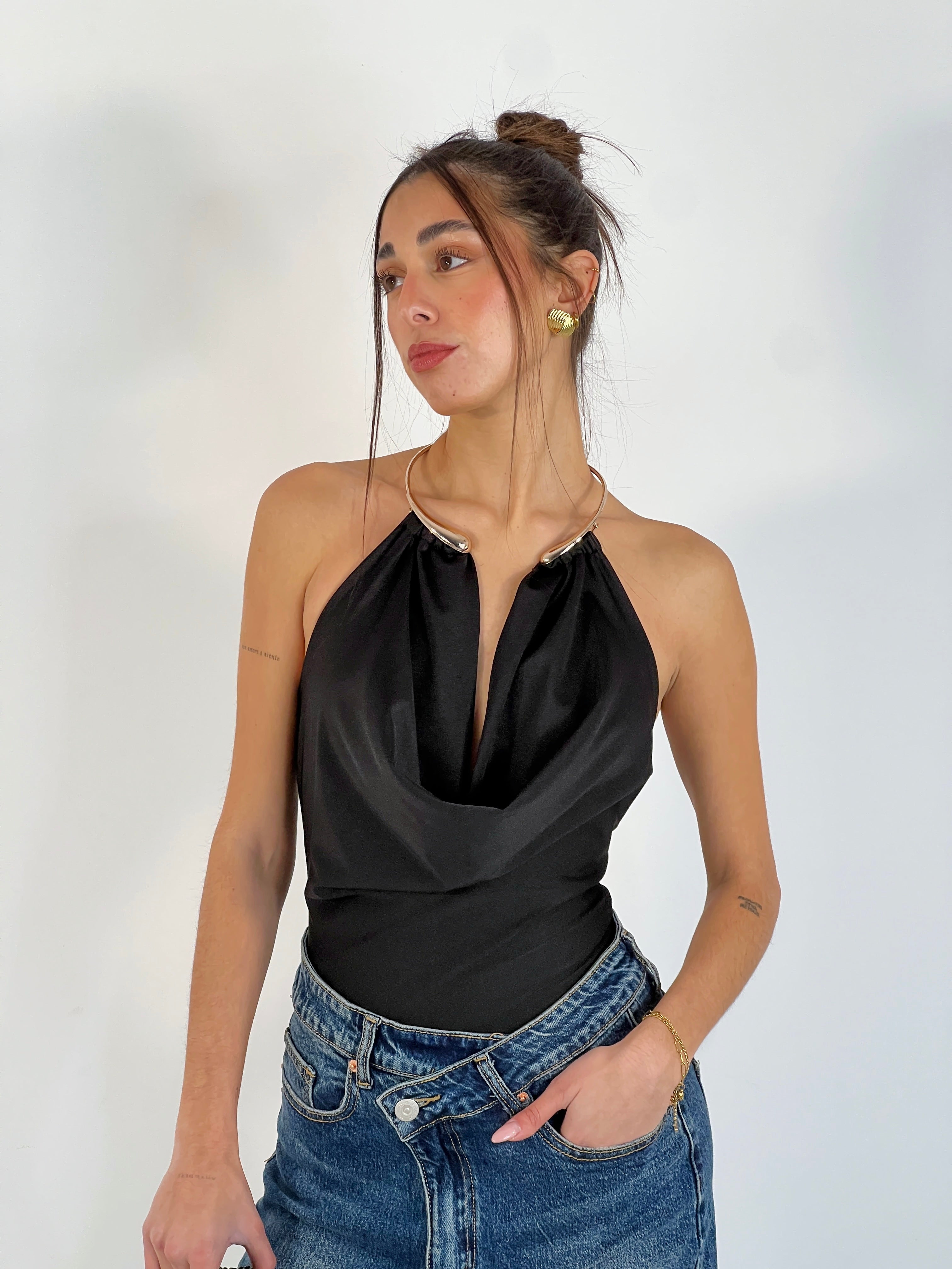 Body drapeado choker