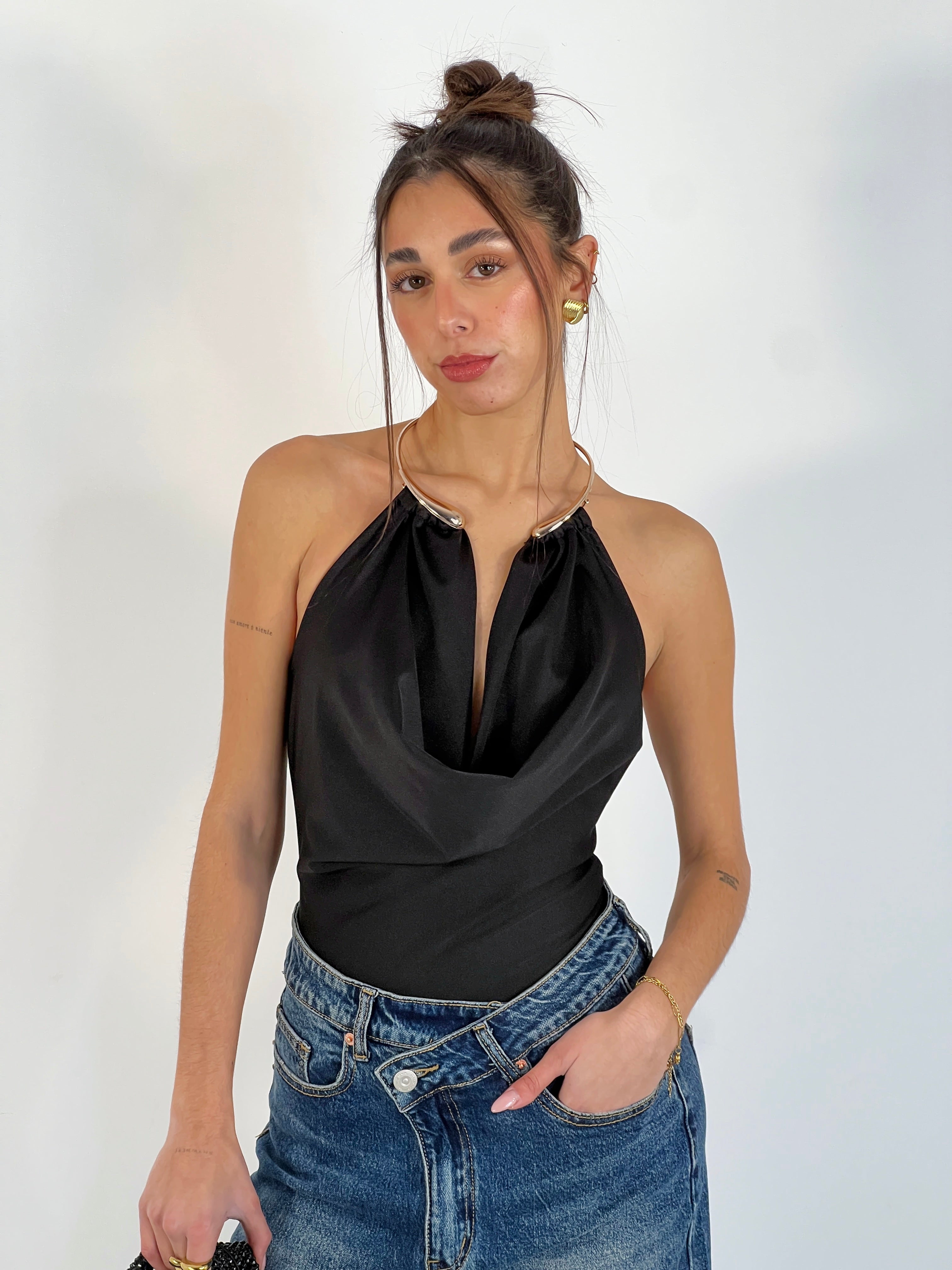 Body drapeado choker