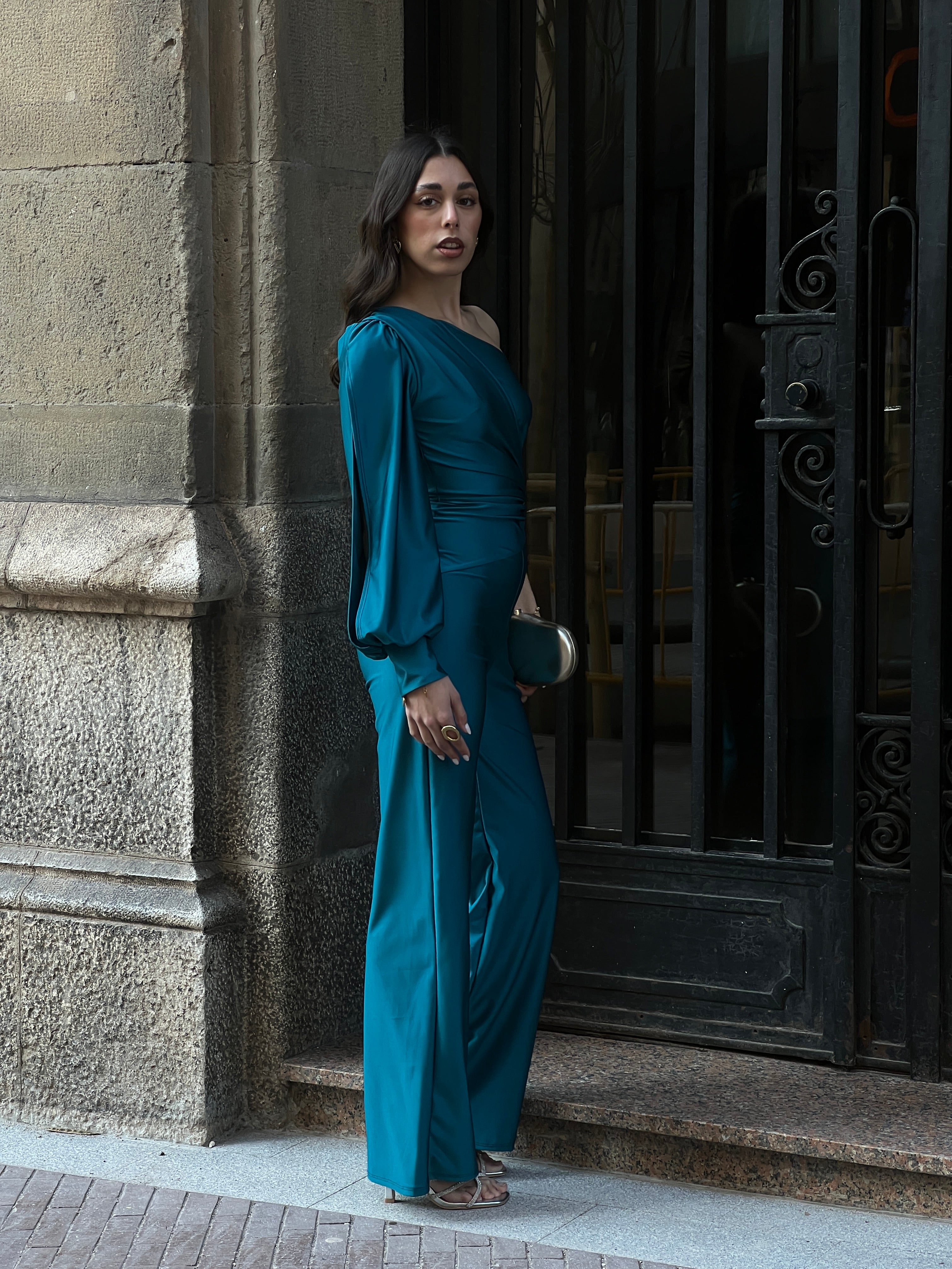 Tuta monopezzo asimmetrica a manica lunga