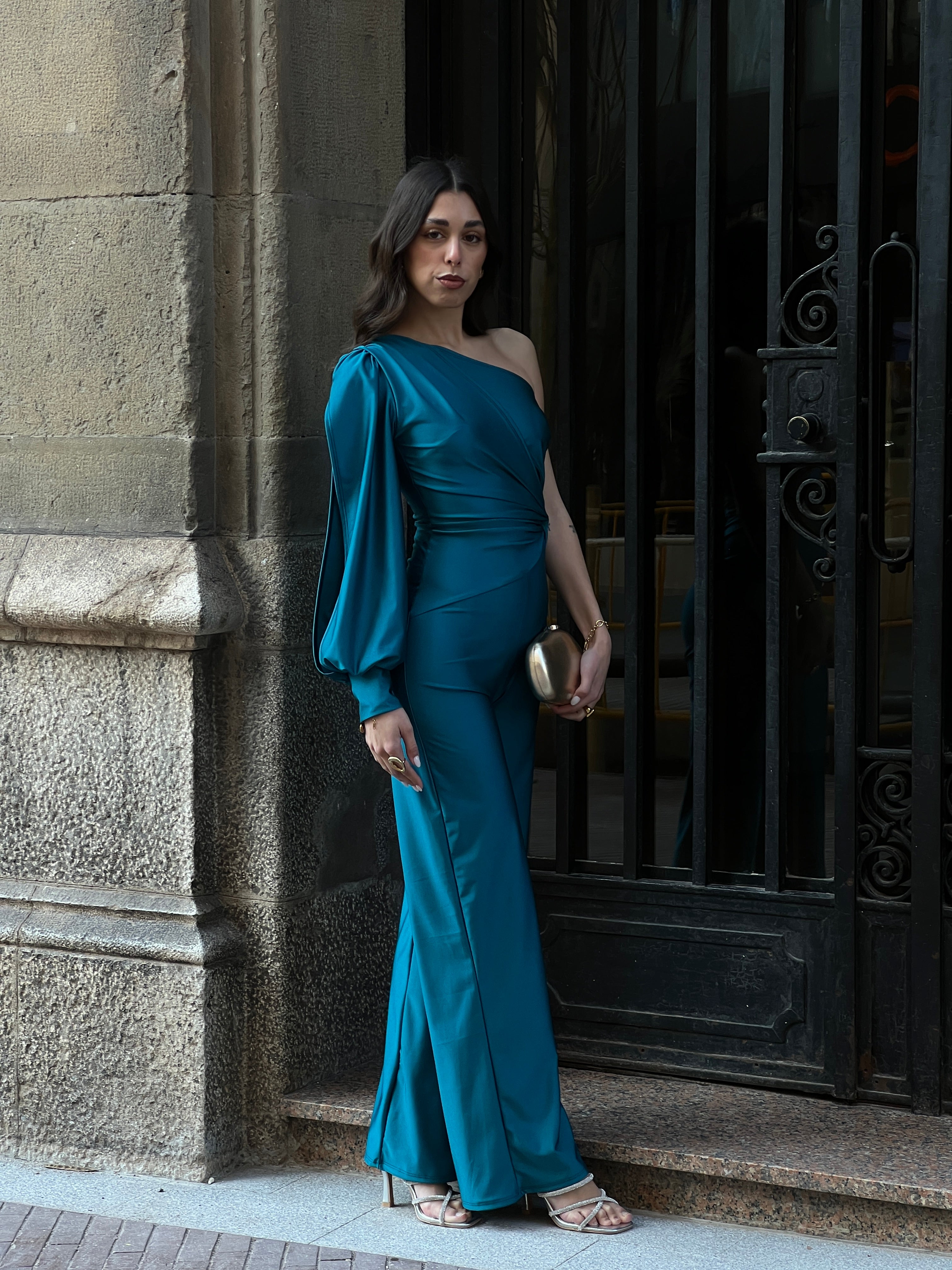 Tuta monopezzo asimmetrica a manica lunga