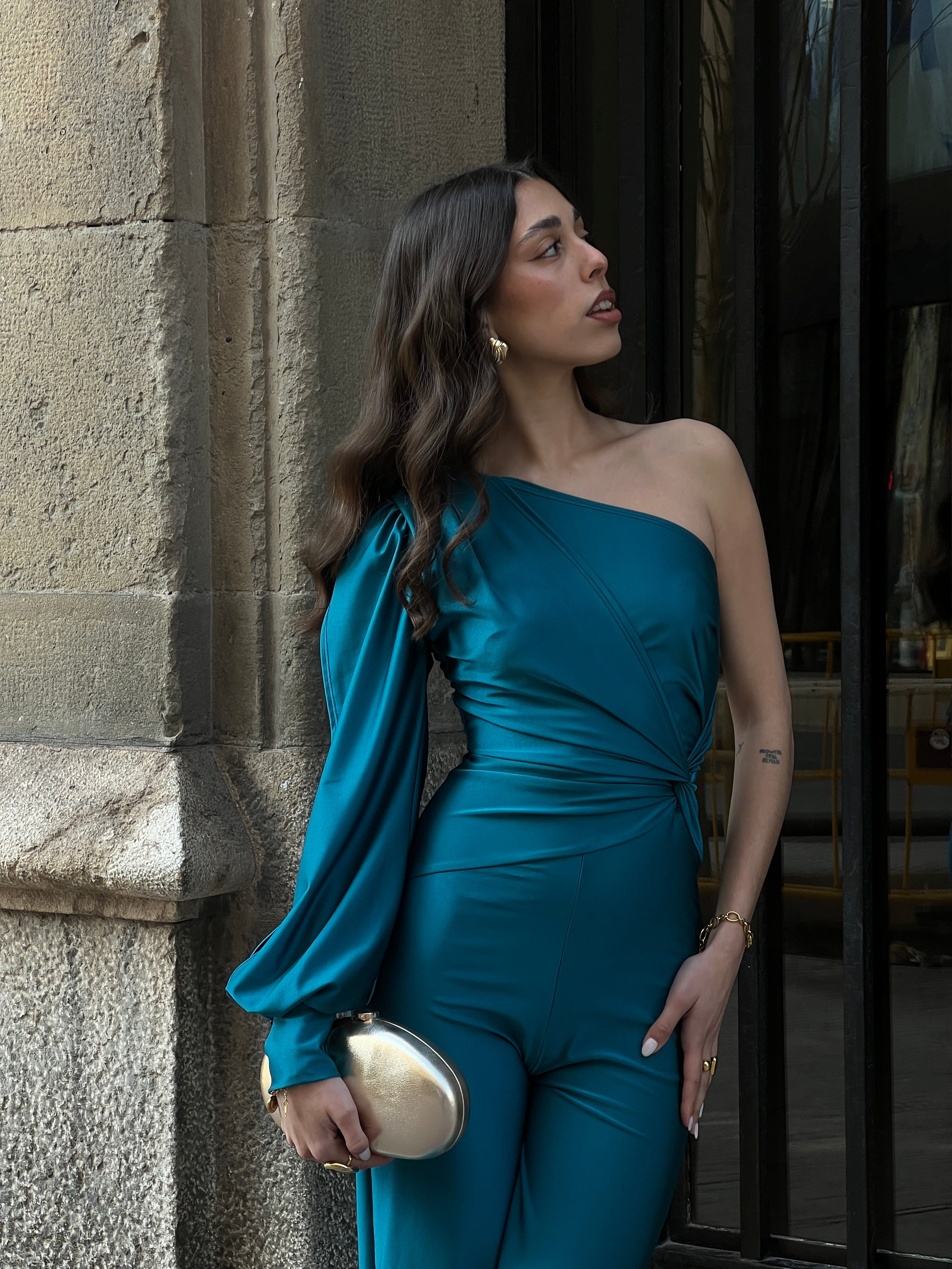 Macacão assimétrico de manga única